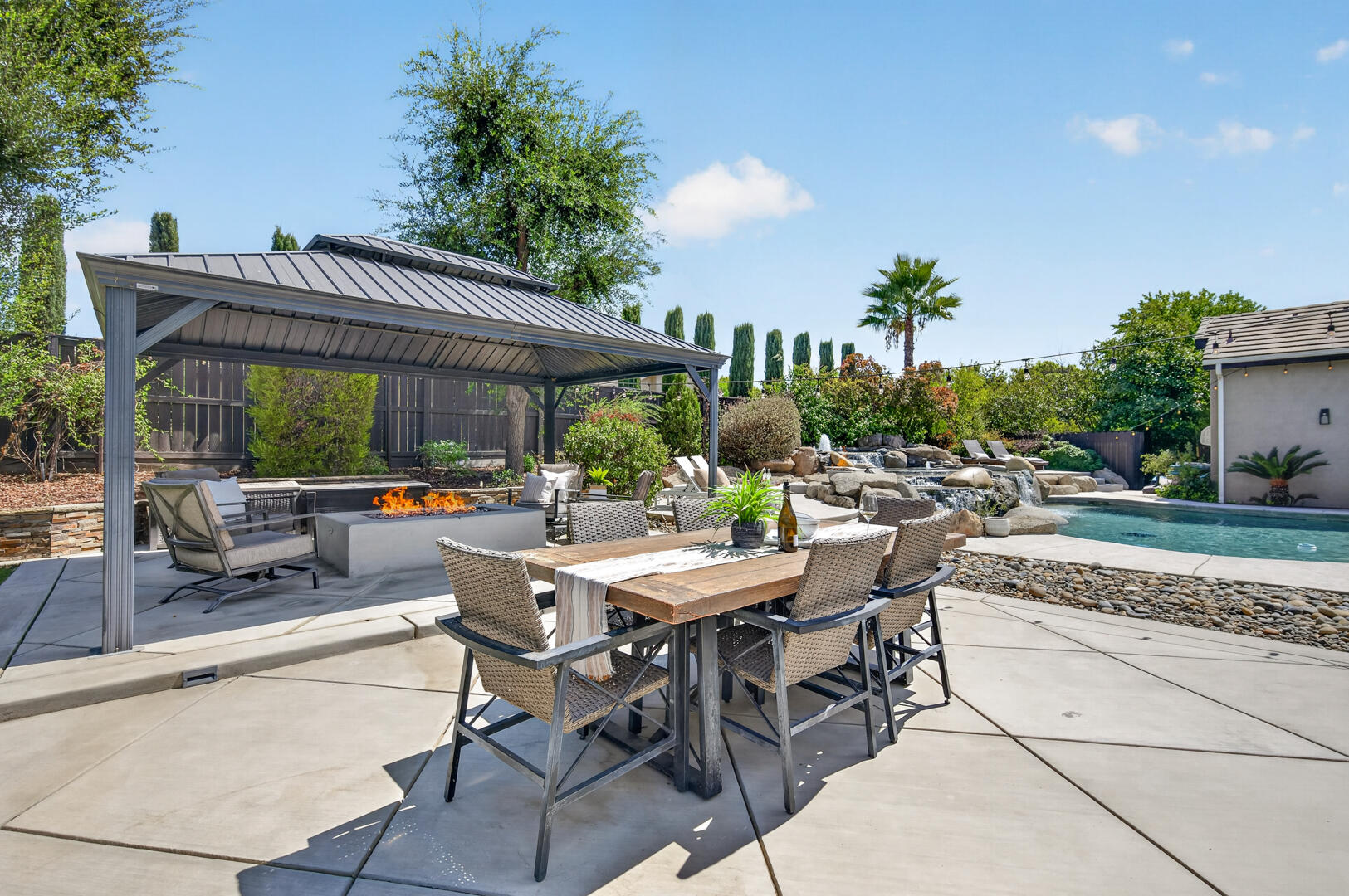 1945 N Greenfield Ave, Clovis, CA 93619