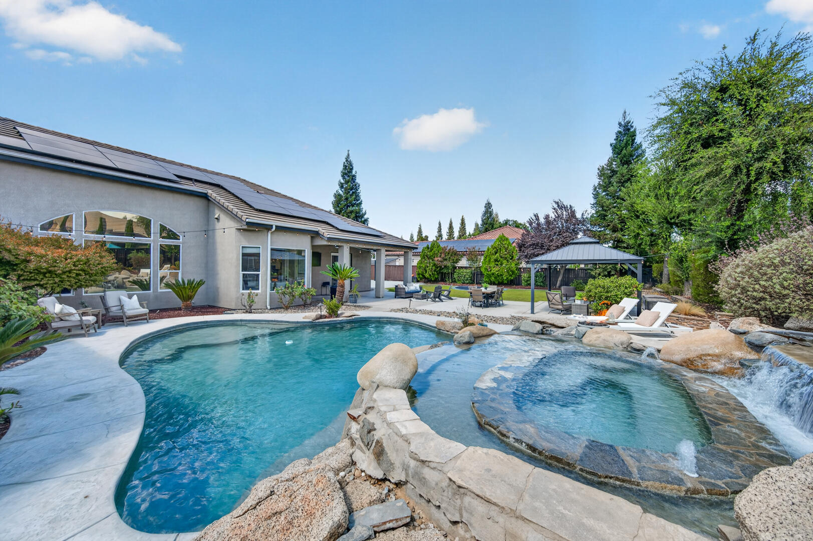 1945 N Greenfield Ave, Clovis, CA 93619