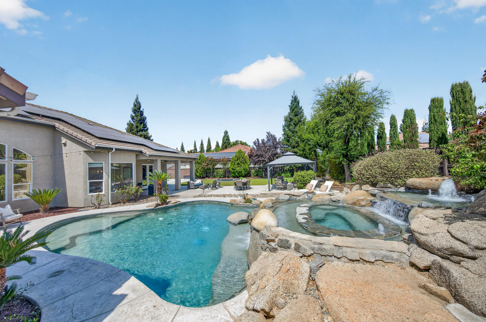 1945 N Greenfield Ave, Clovis, CA 93619