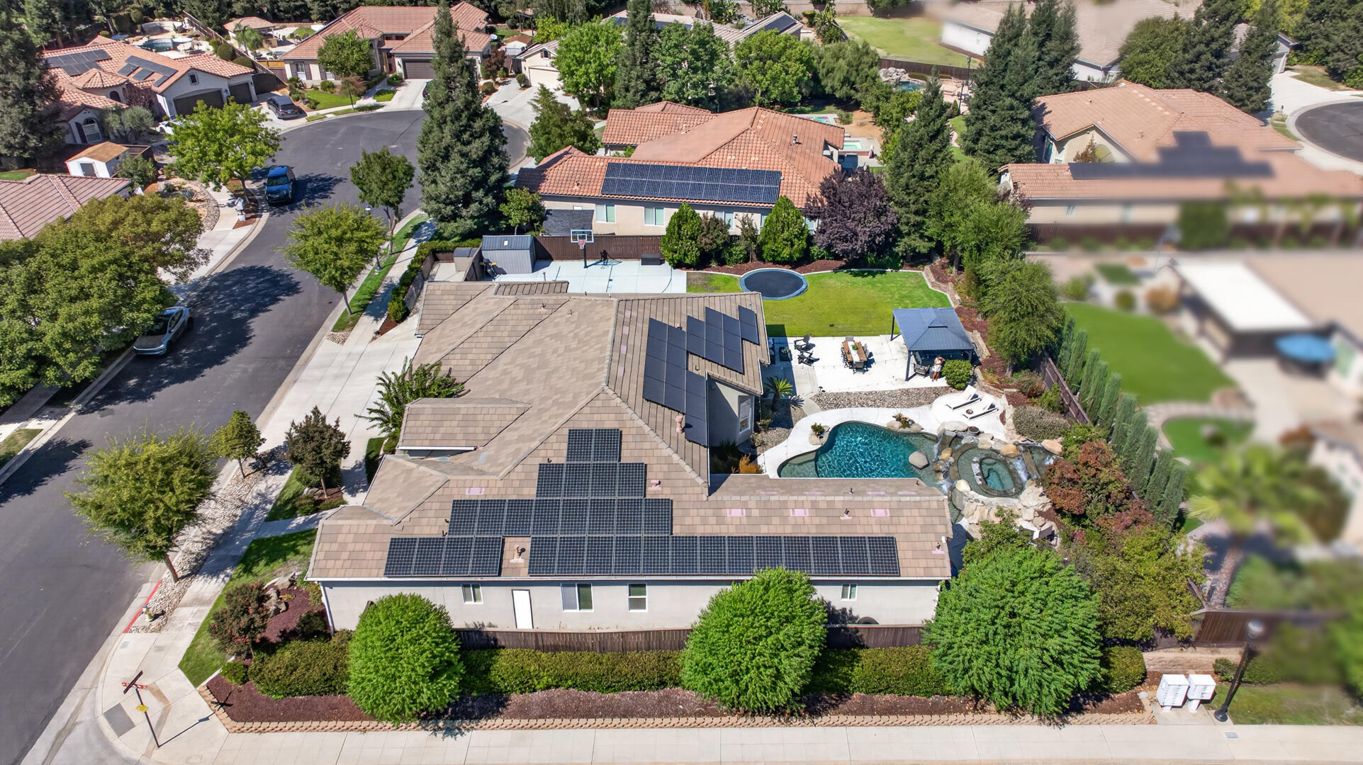 1945 N Greenfield Ave, Clovis, CA 93619