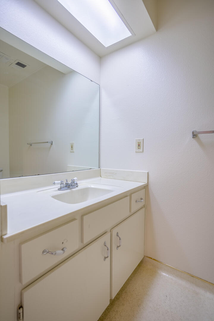 1214 S Kent St, Visalia, CA 93277