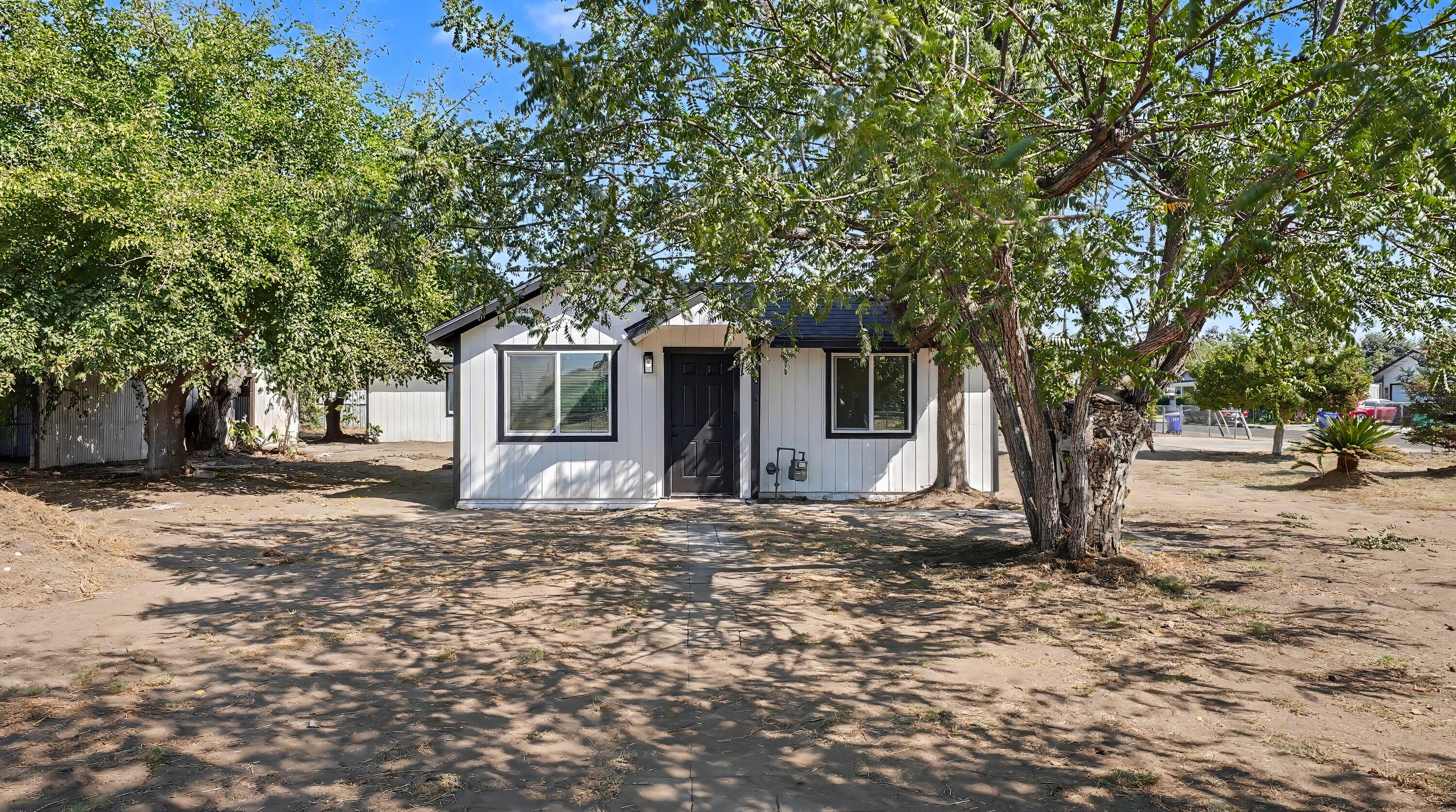 1060 W Belleview Ave, Porterville, CA 93257