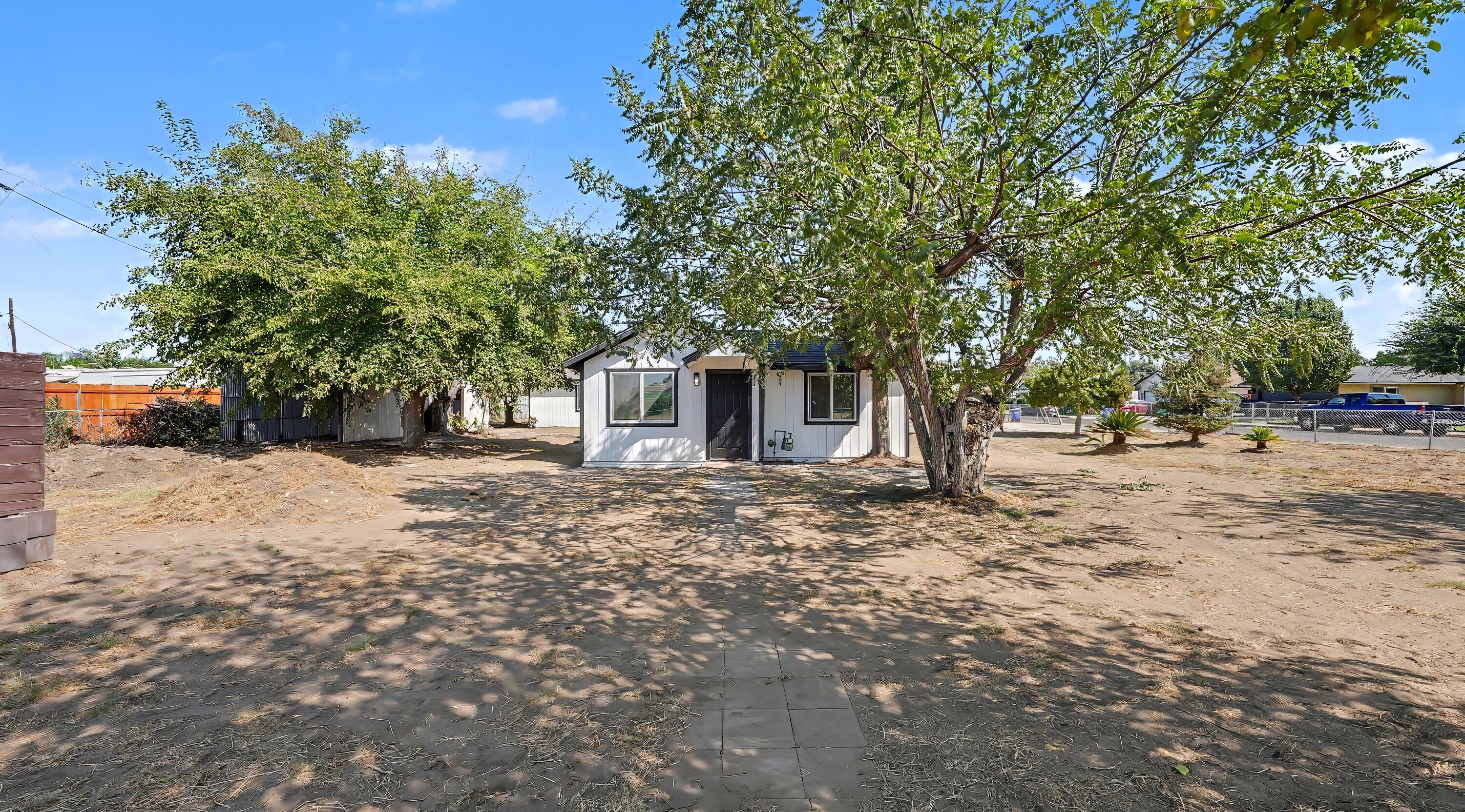 1060 W Belleview Ave, Porterville, CA 93257