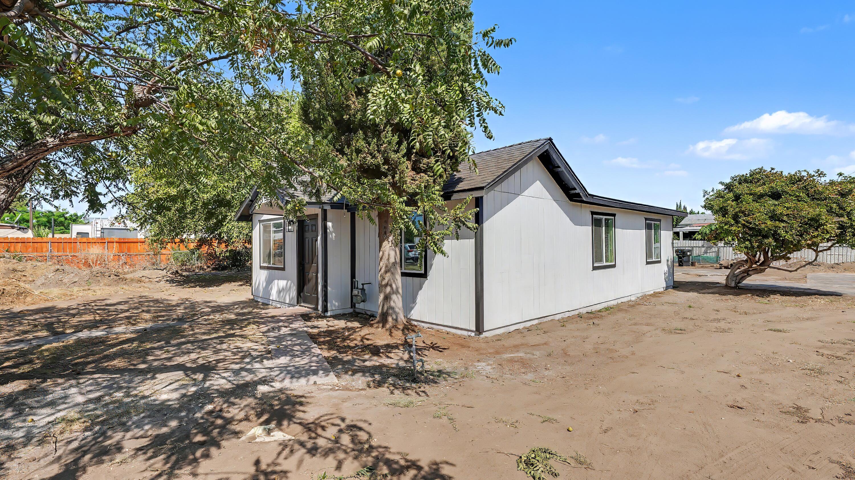 1060 W Belleview Ave, Porterville, CA 93257