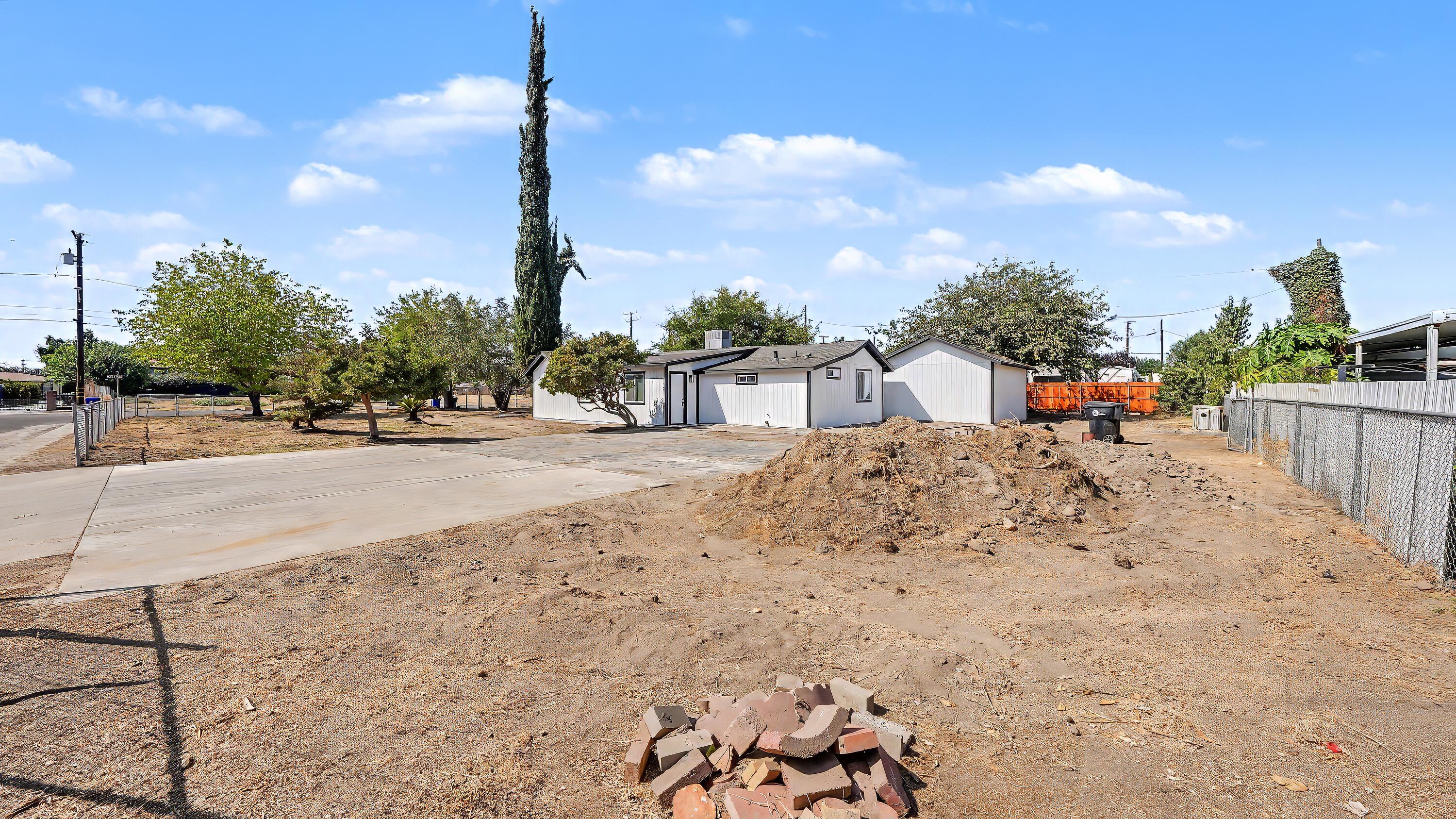 1060 W Belleview Ave, Porterville, CA 93257