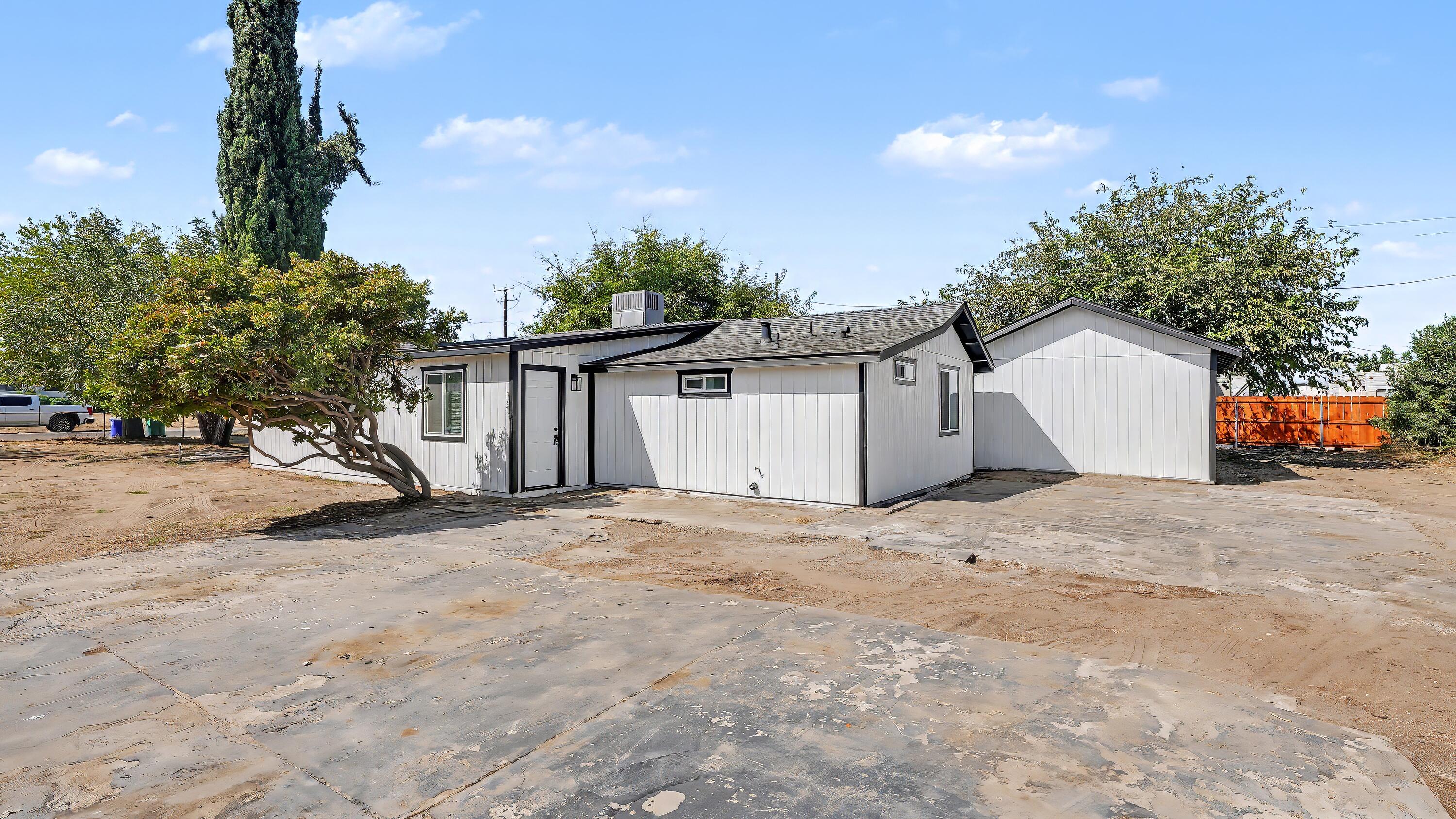 1060 W Belleview Ave, Porterville, CA 93257