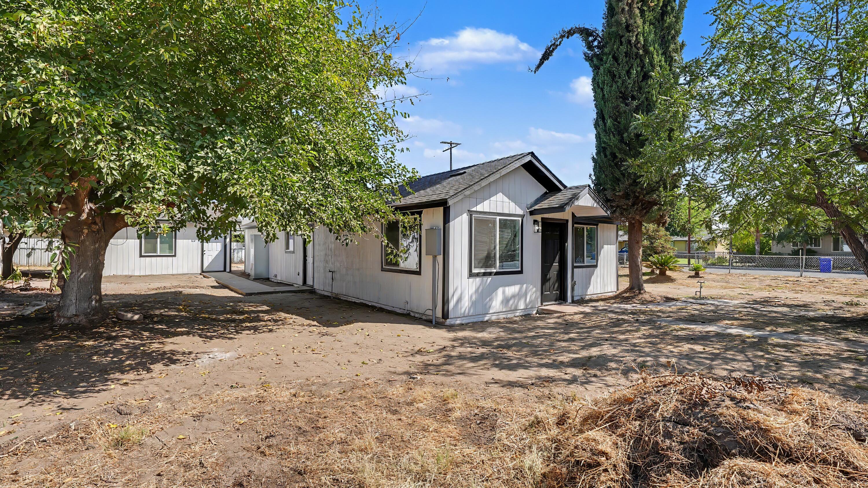 1060 W Belleview Ave, Porterville, CA 93257