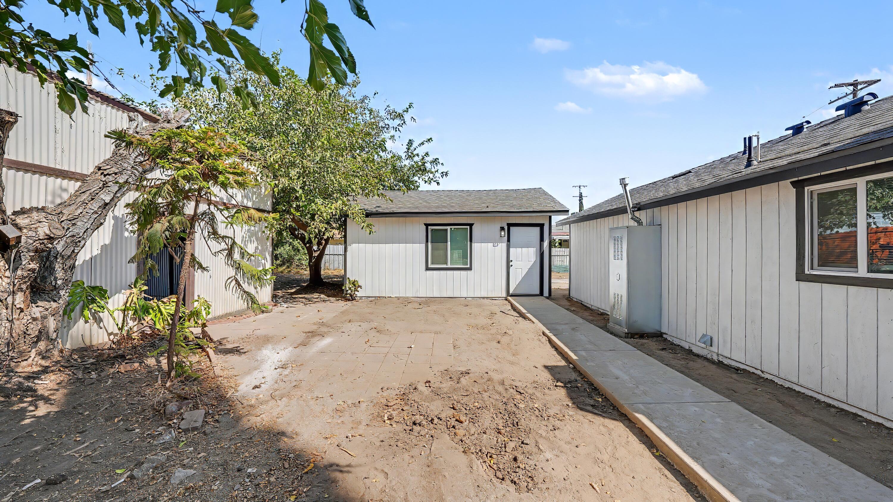 1060 W Belleview Ave, Porterville, CA 93257