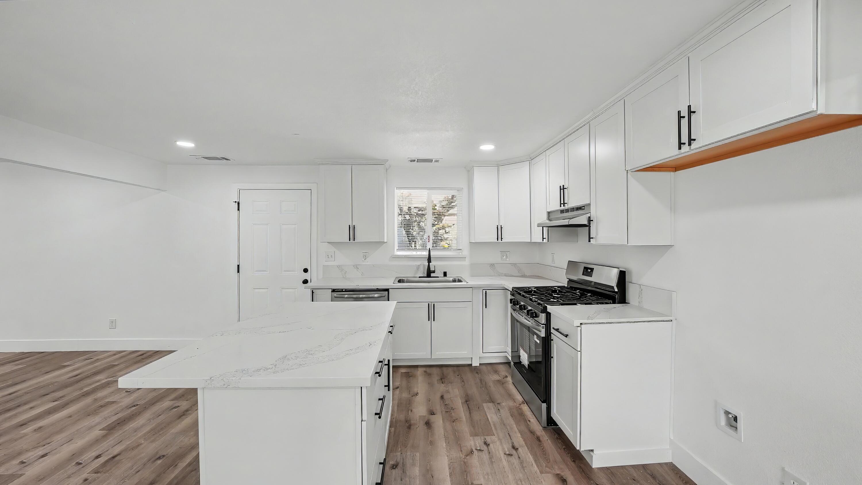 1060 W Belleview Ave, Porterville, CA 93257