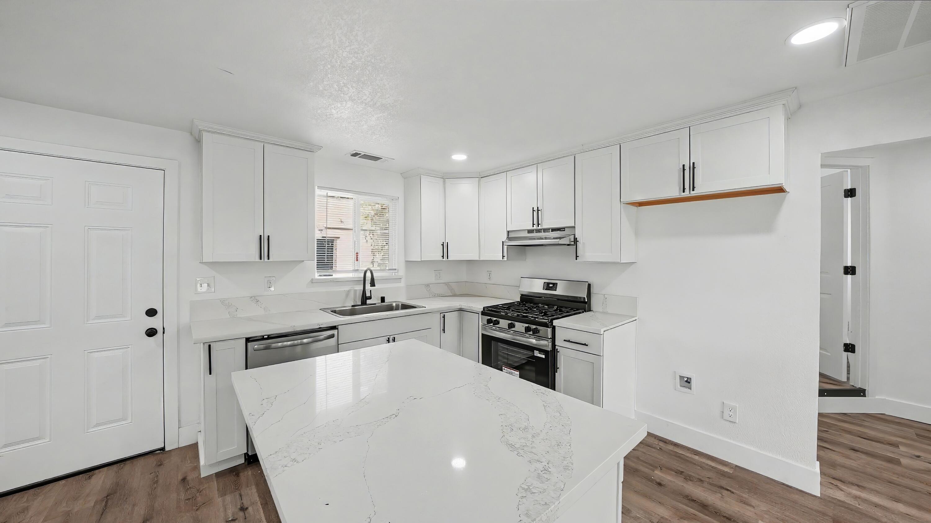 1060 W Belleview Ave, Porterville, CA 93257