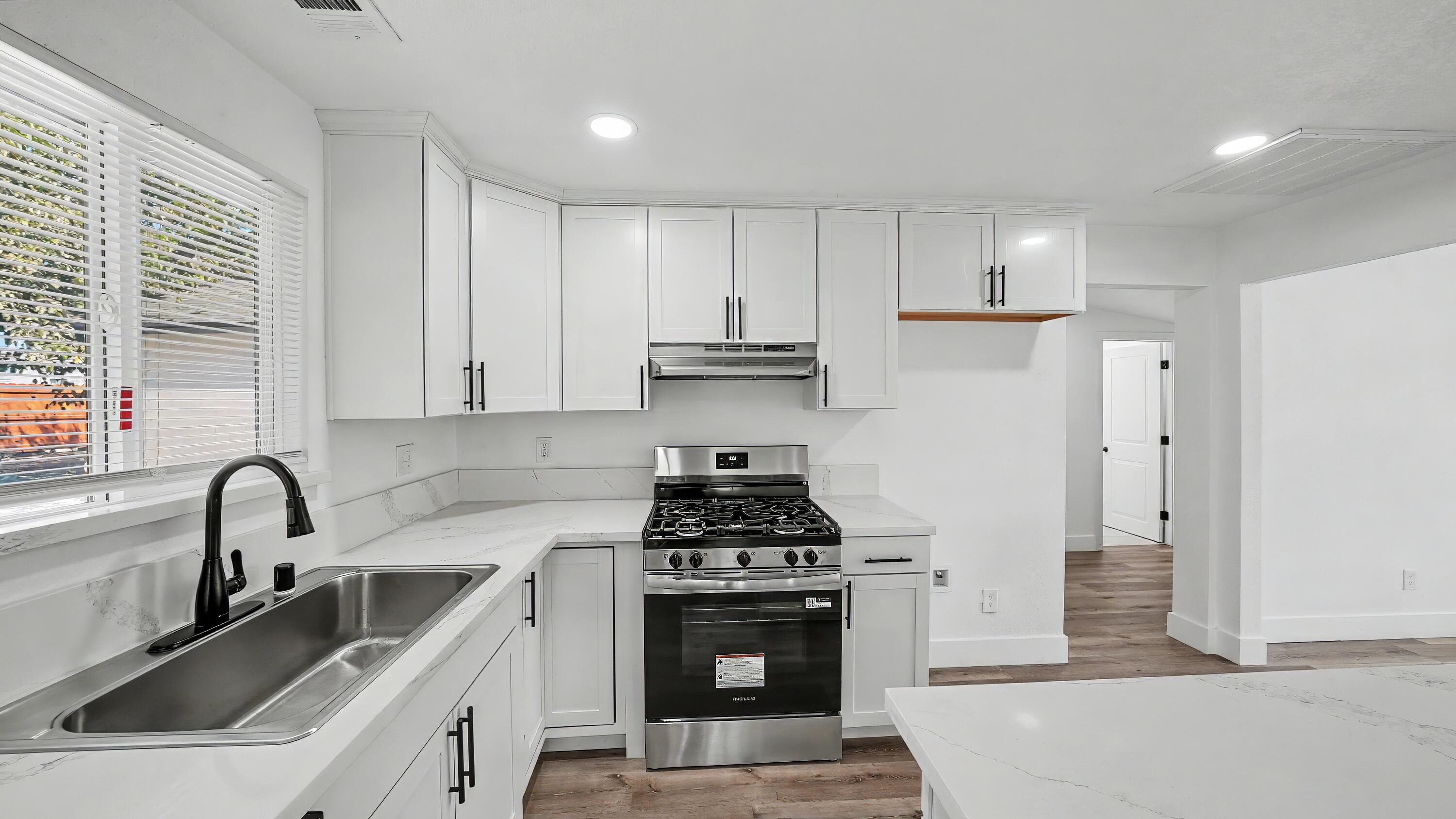 1060 W Belleview Ave, Porterville, CA 93257