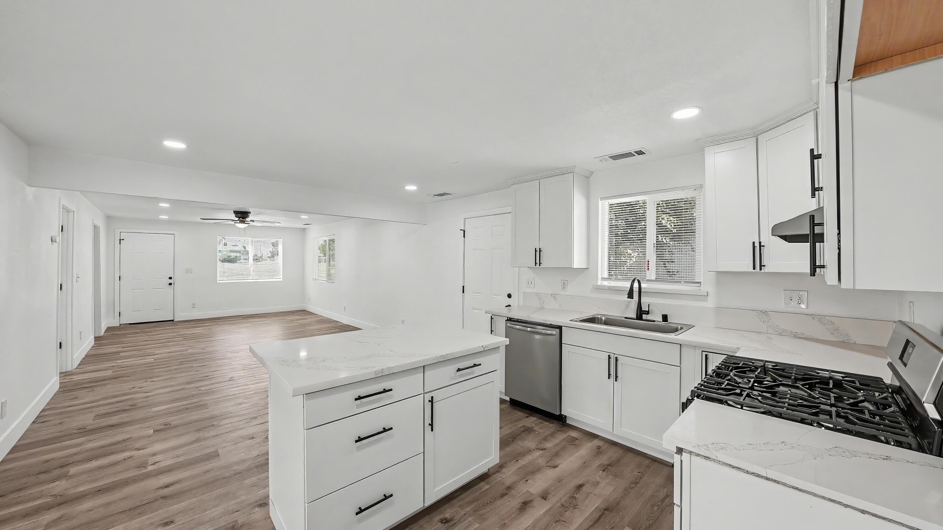 1060 W Belleview Ave, Porterville, CA 93257