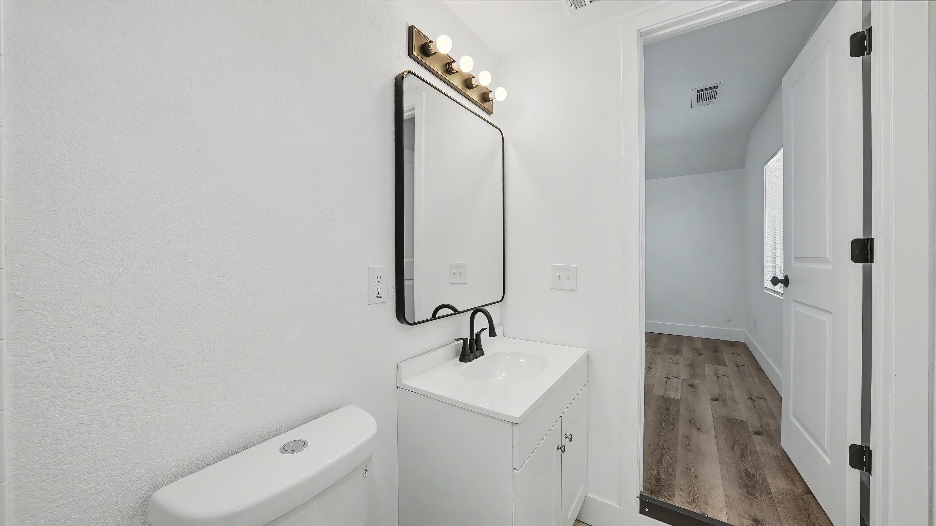1060 W Belleview Ave, Porterville, CA 93257