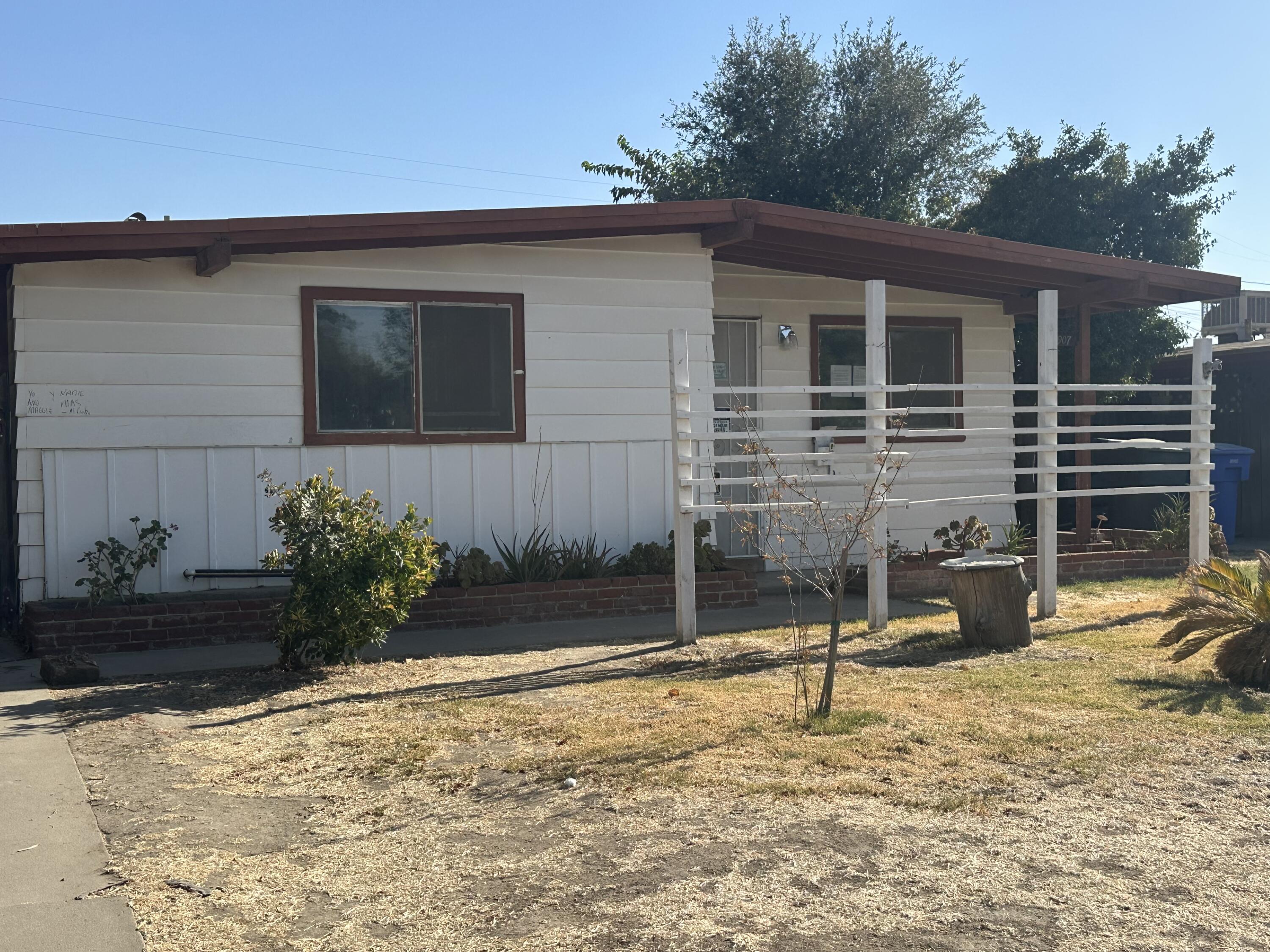 907 Neville St, Hanford, CA 93230