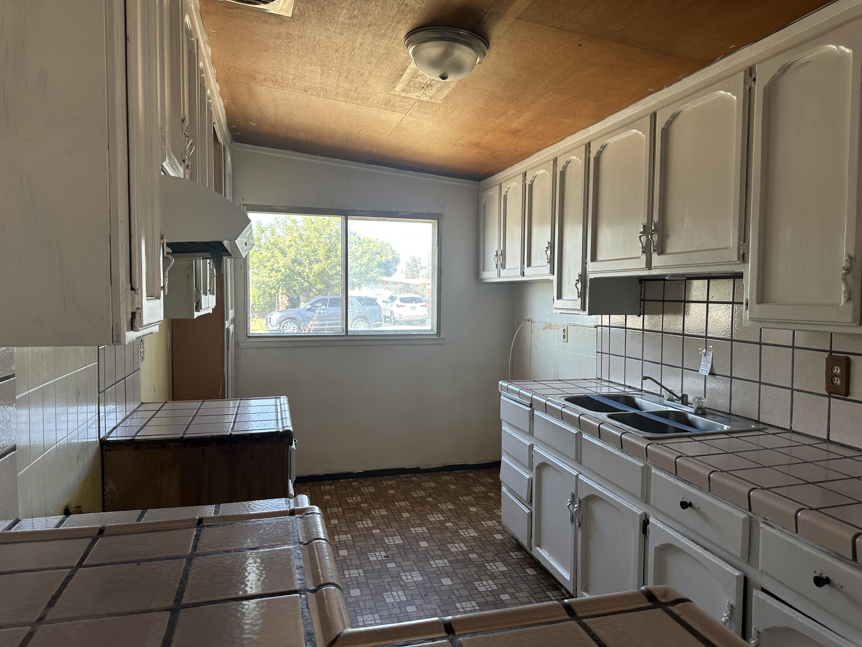907 Neville St, Hanford, CA 93230