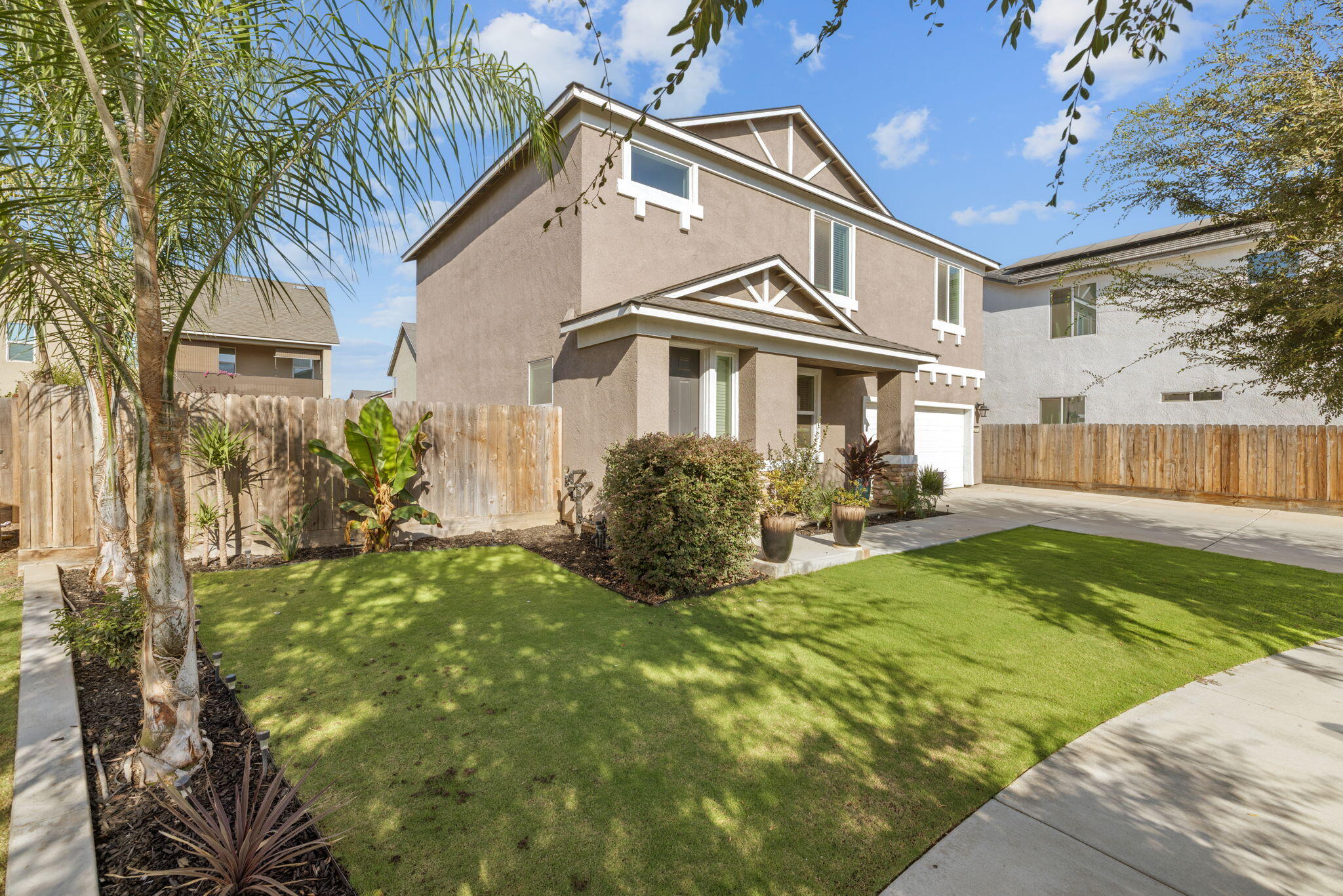 2253 S Manzanita Ct, Visalia, CA 93292