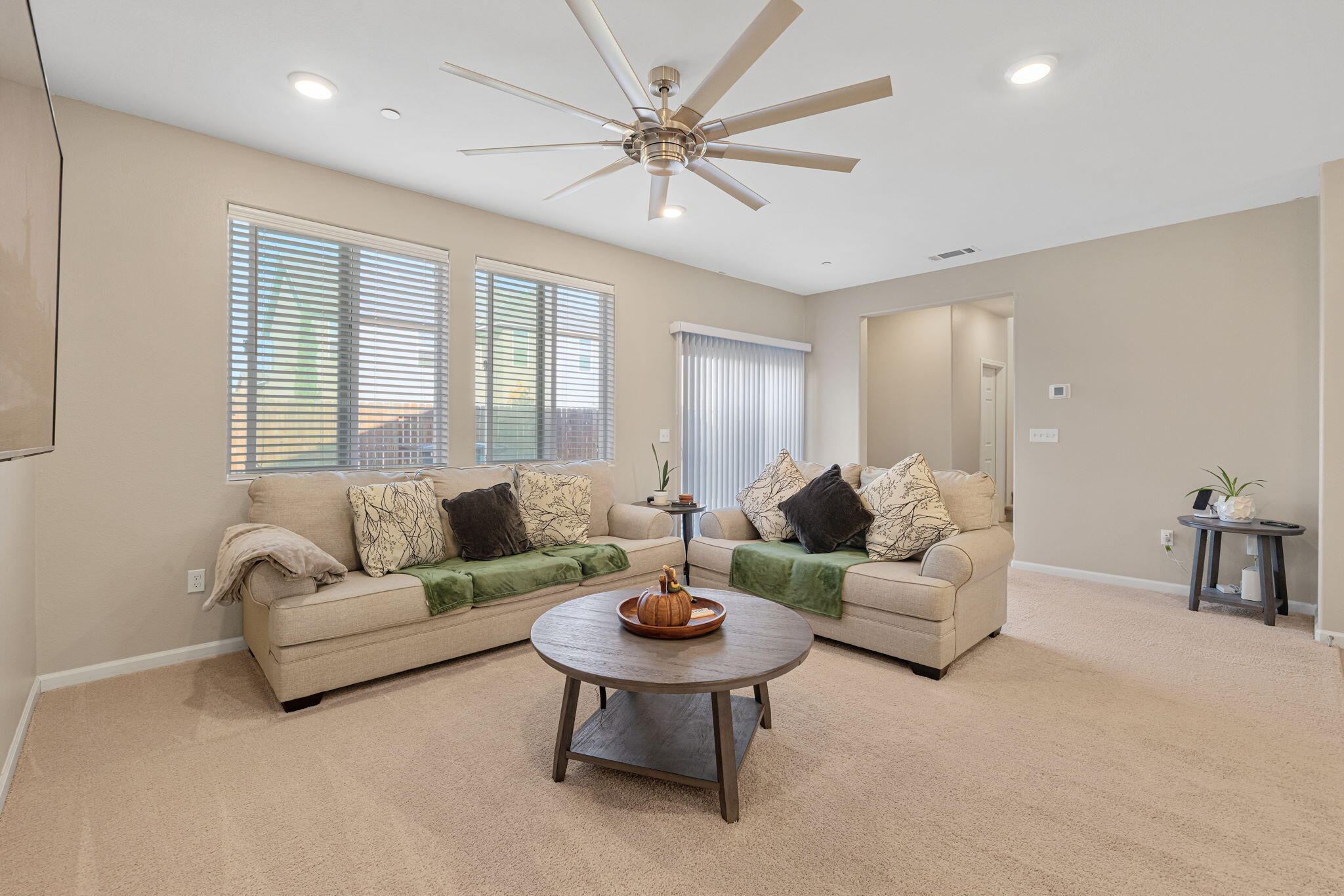 2253 S Manzanita Ct, Visalia, CA 93292