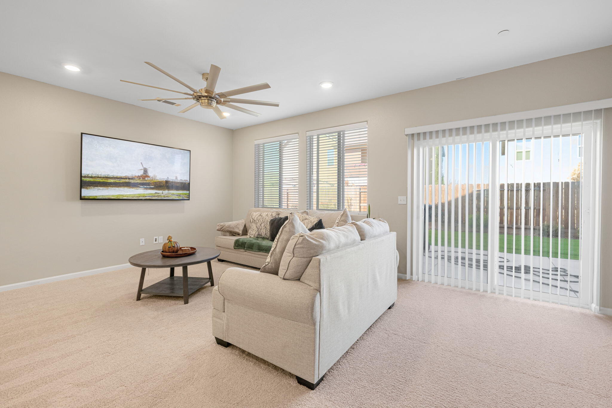 2253 S Manzanita Ct, Visalia, CA 93292