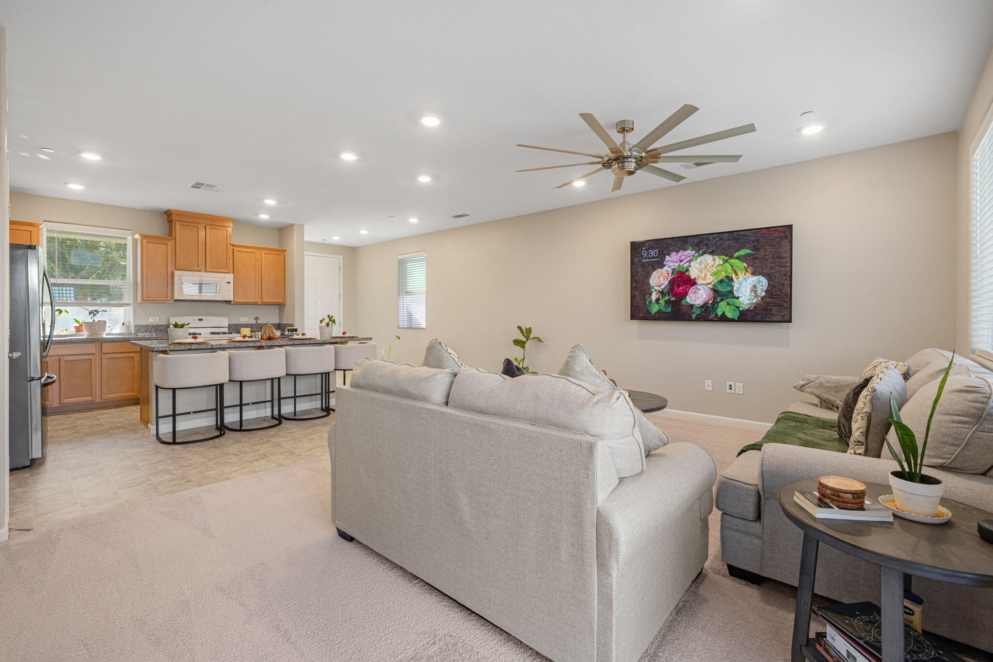 2253 S Manzanita Ct, Visalia, CA 93292