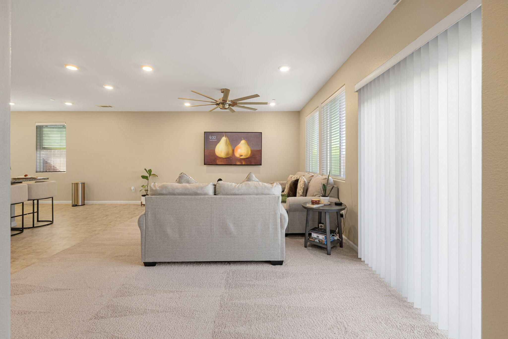 2253 S Manzanita Ct, Visalia, CA 93292