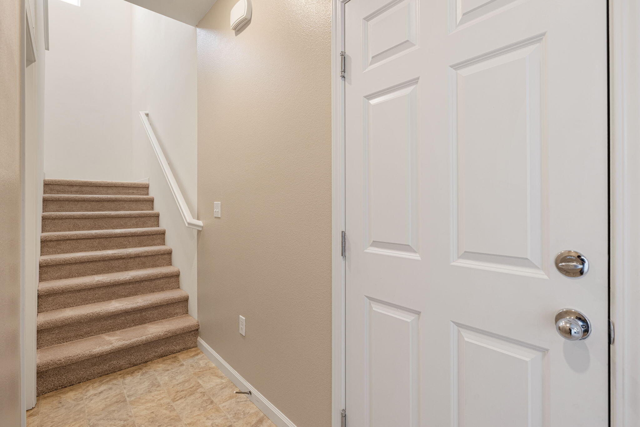 2253 S Manzanita Ct, Visalia, CA 93292