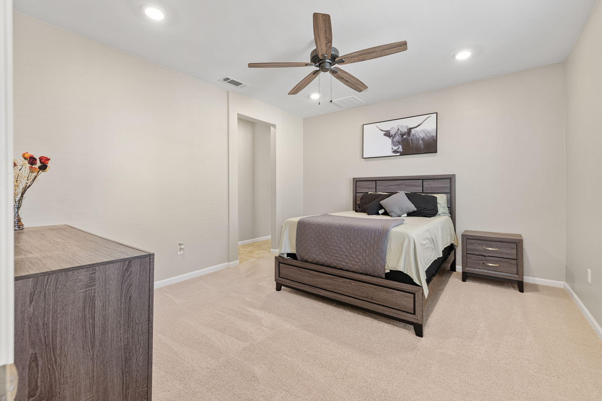 2253 S Manzanita Ct, Visalia, CA 93292