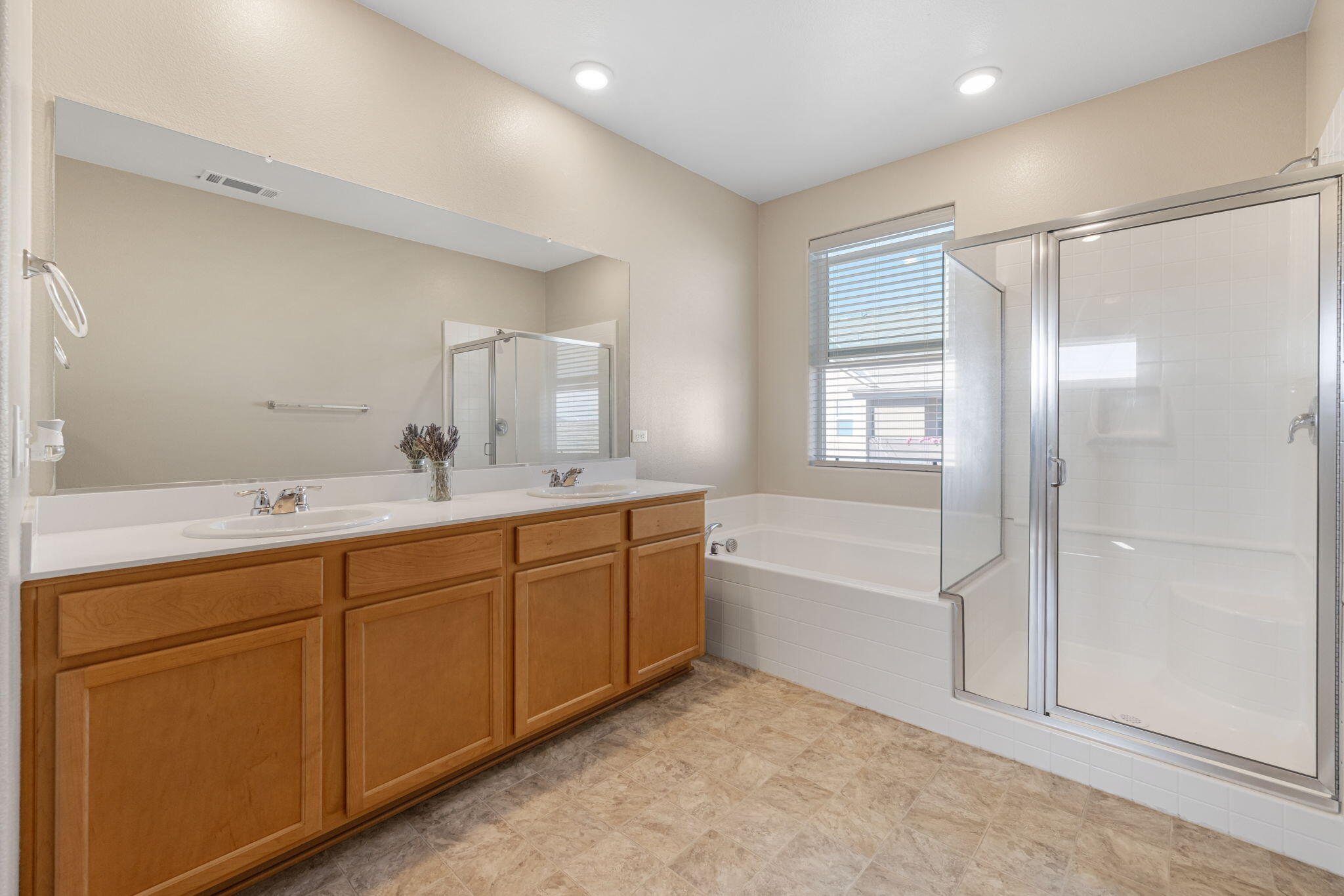 2253 S Manzanita Ct, Visalia, CA 93292
