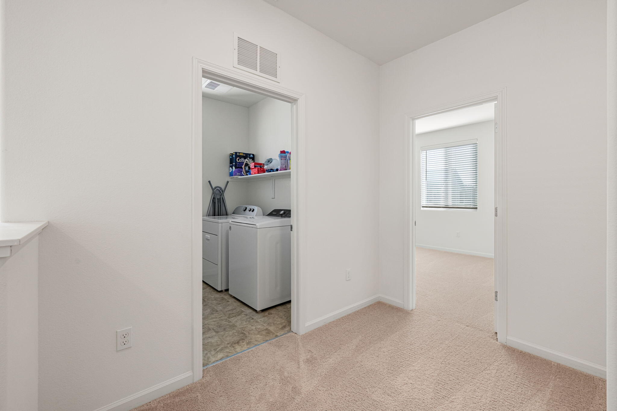 2253 S Manzanita Ct, Visalia, CA 93292