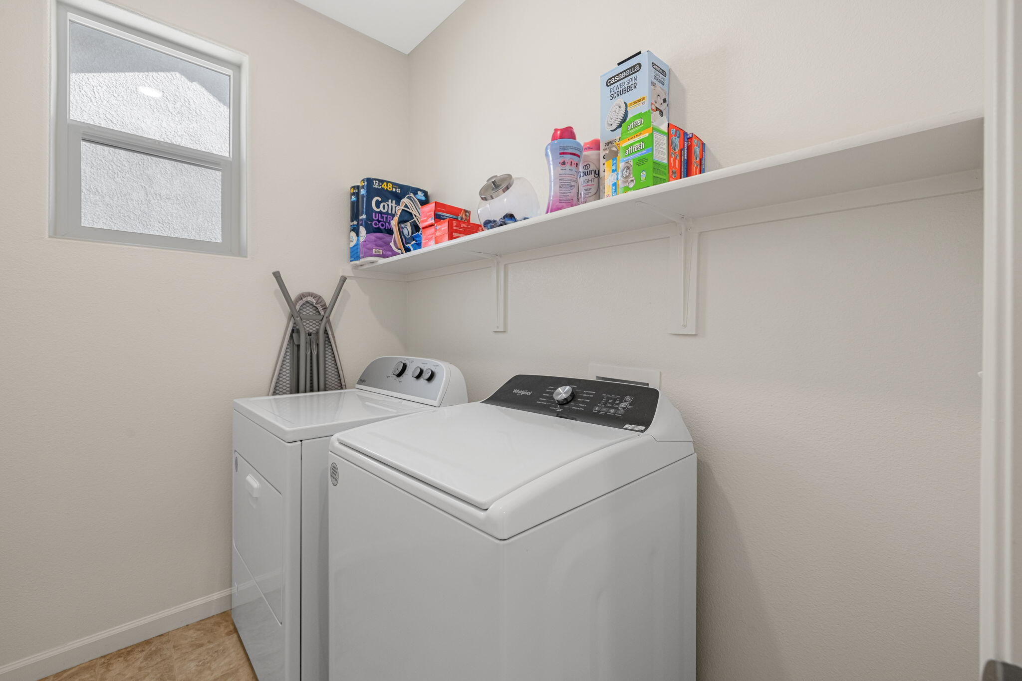 2253 S Manzanita Ct, Visalia, CA 93292