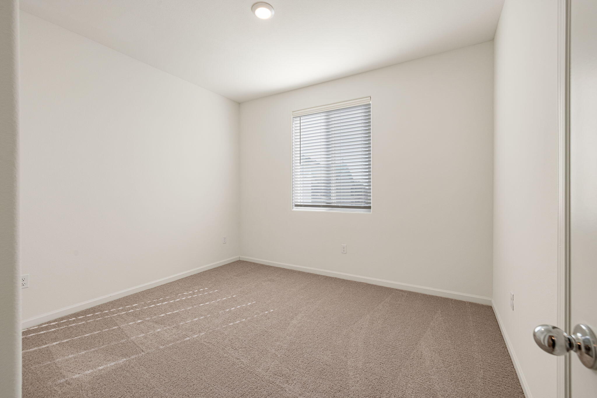 2253 S Manzanita Ct, Visalia, CA 93292