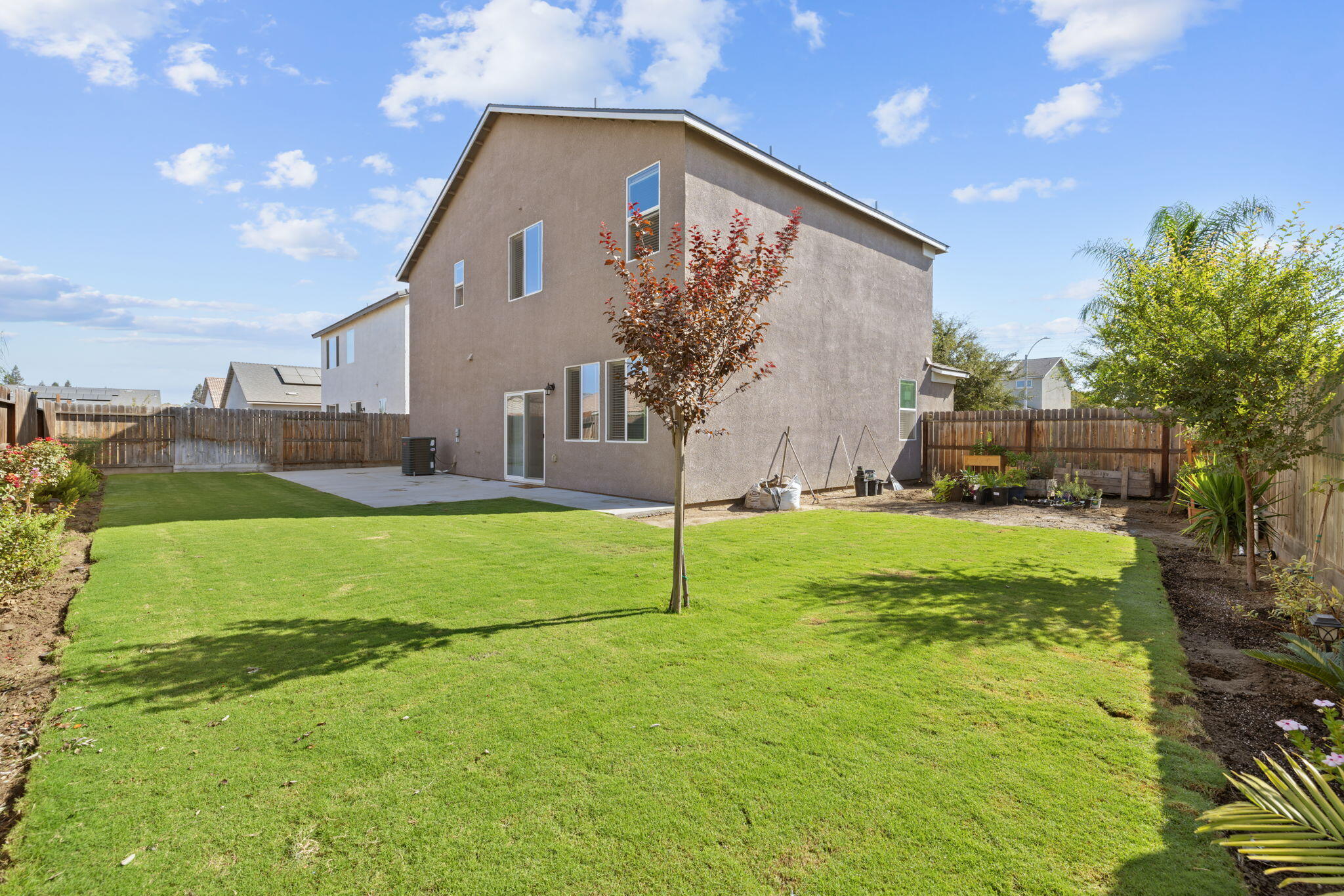 2253 S Manzanita Ct, Visalia, CA 93292