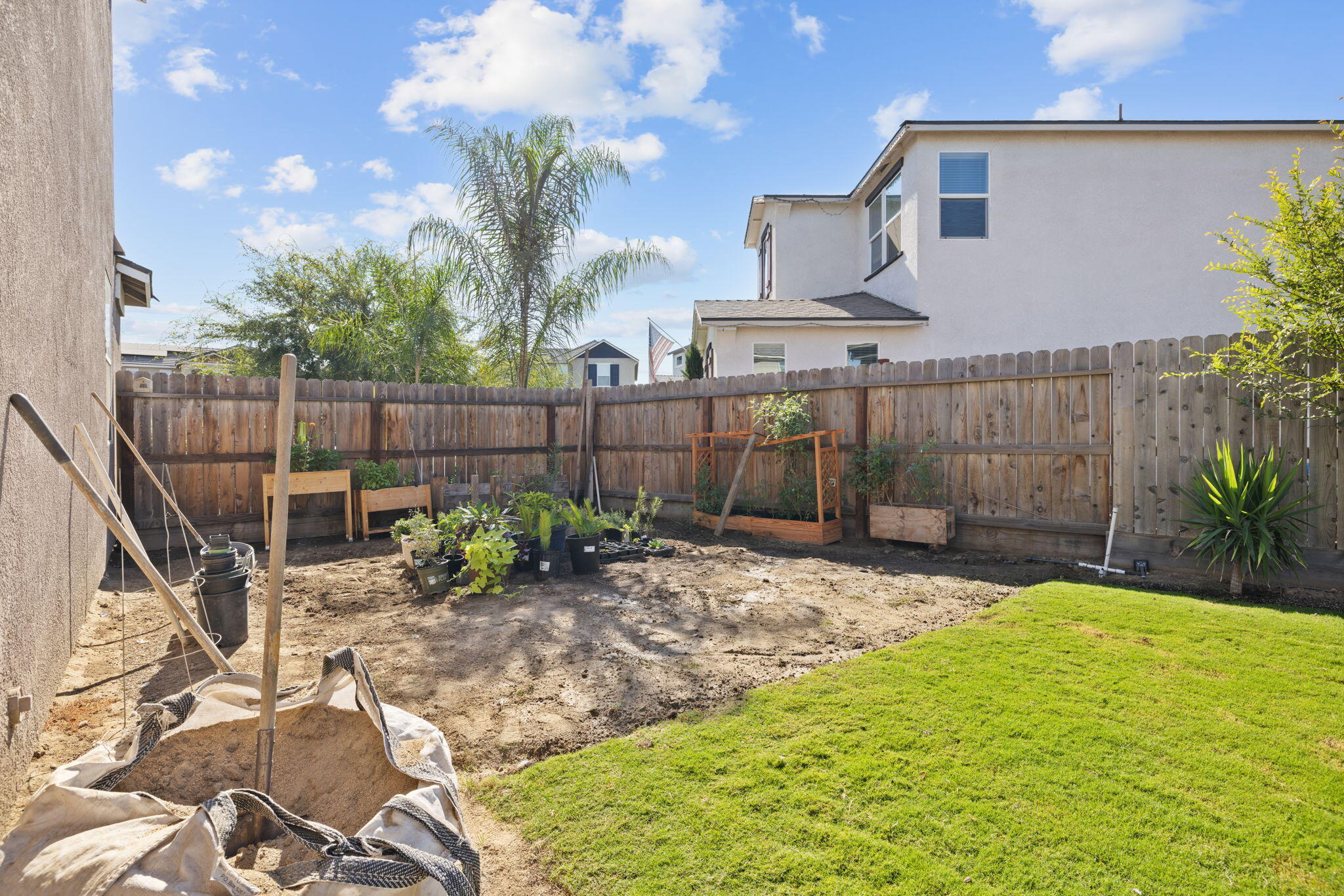 2253 S Manzanita Ct, Visalia, CA 93292
