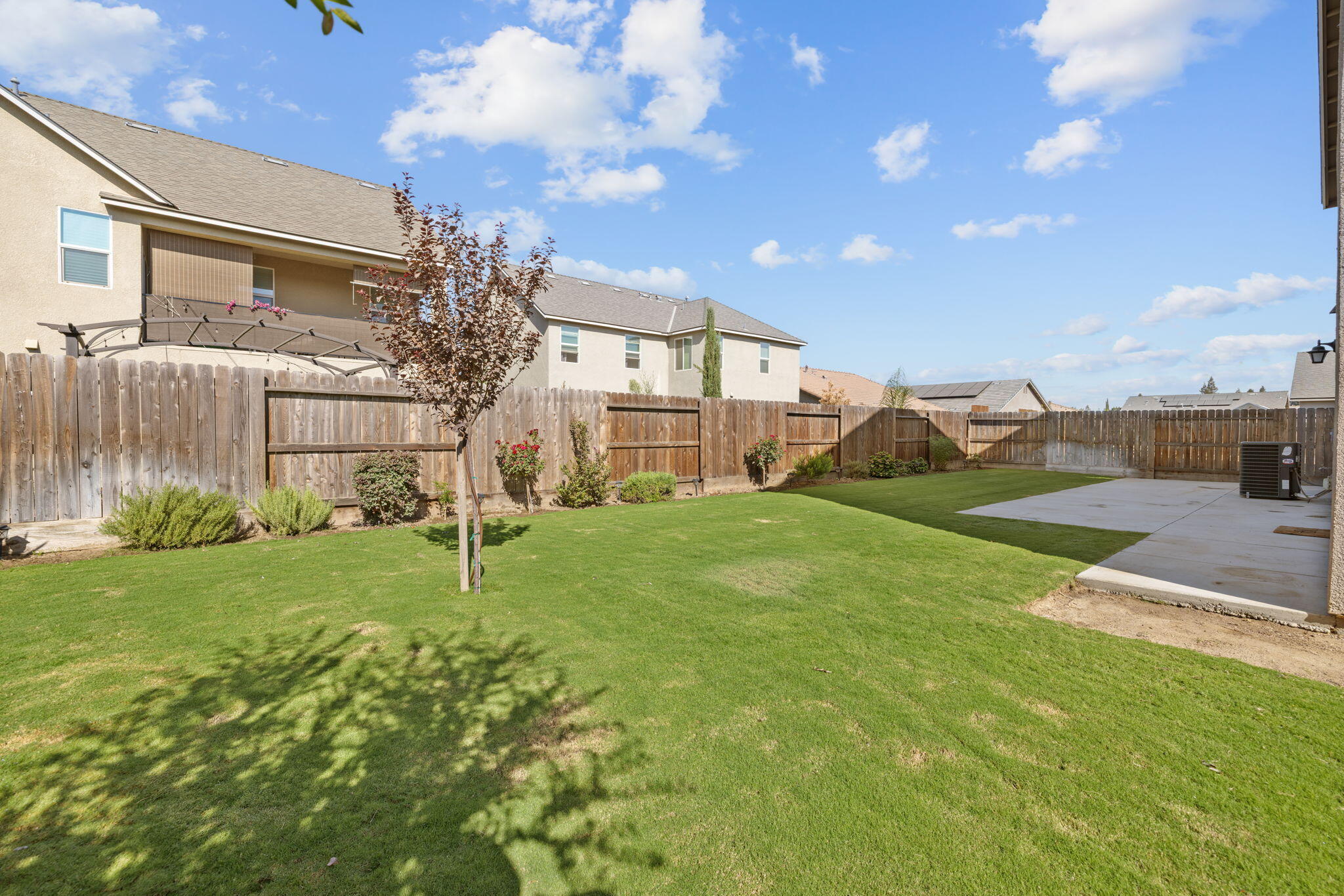 2253 S Manzanita Ct, Visalia, CA 93292