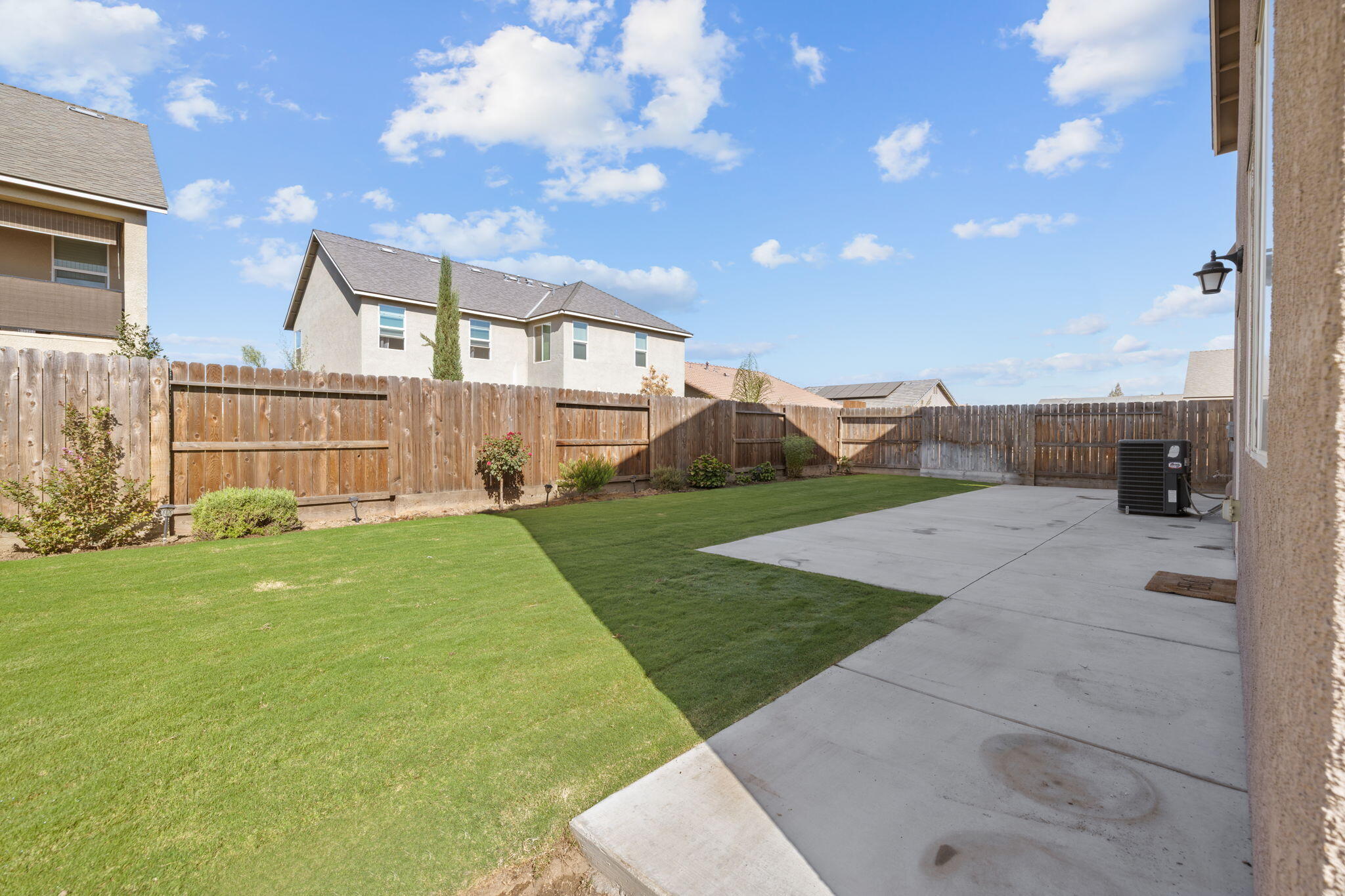 2253 S Manzanita Ct, Visalia, CA 93292