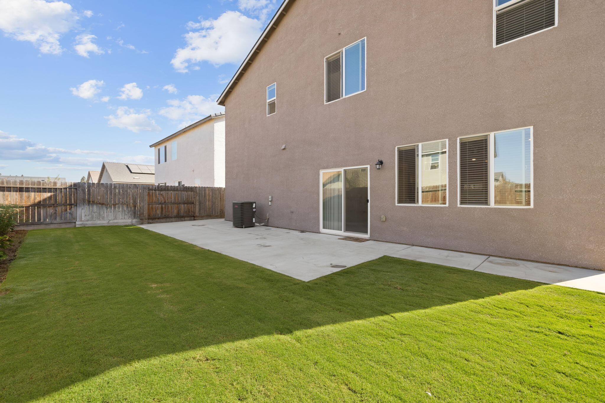 2253 S Manzanita Ct, Visalia, CA 93292