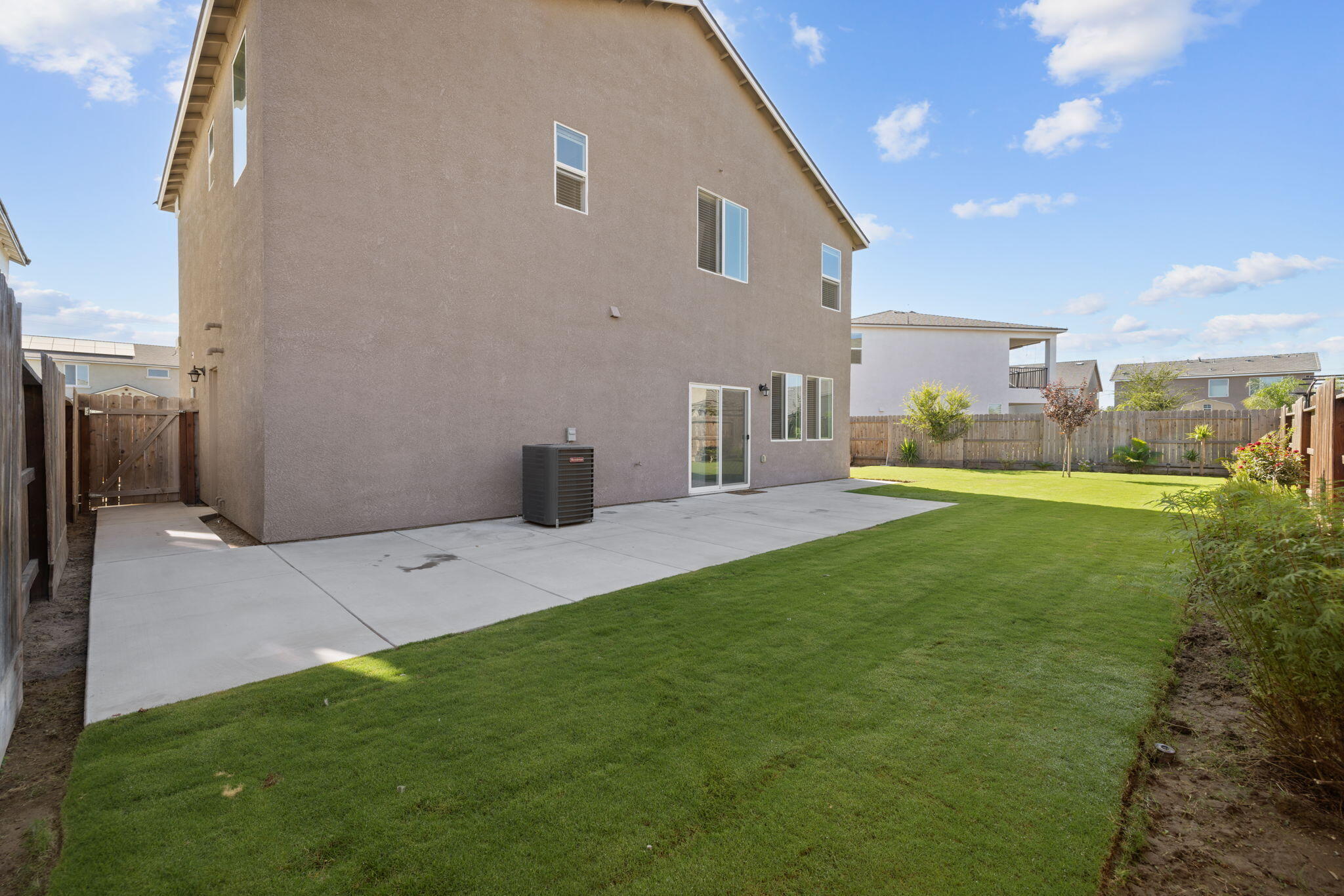 2253 S Manzanita Ct, Visalia, CA 93292