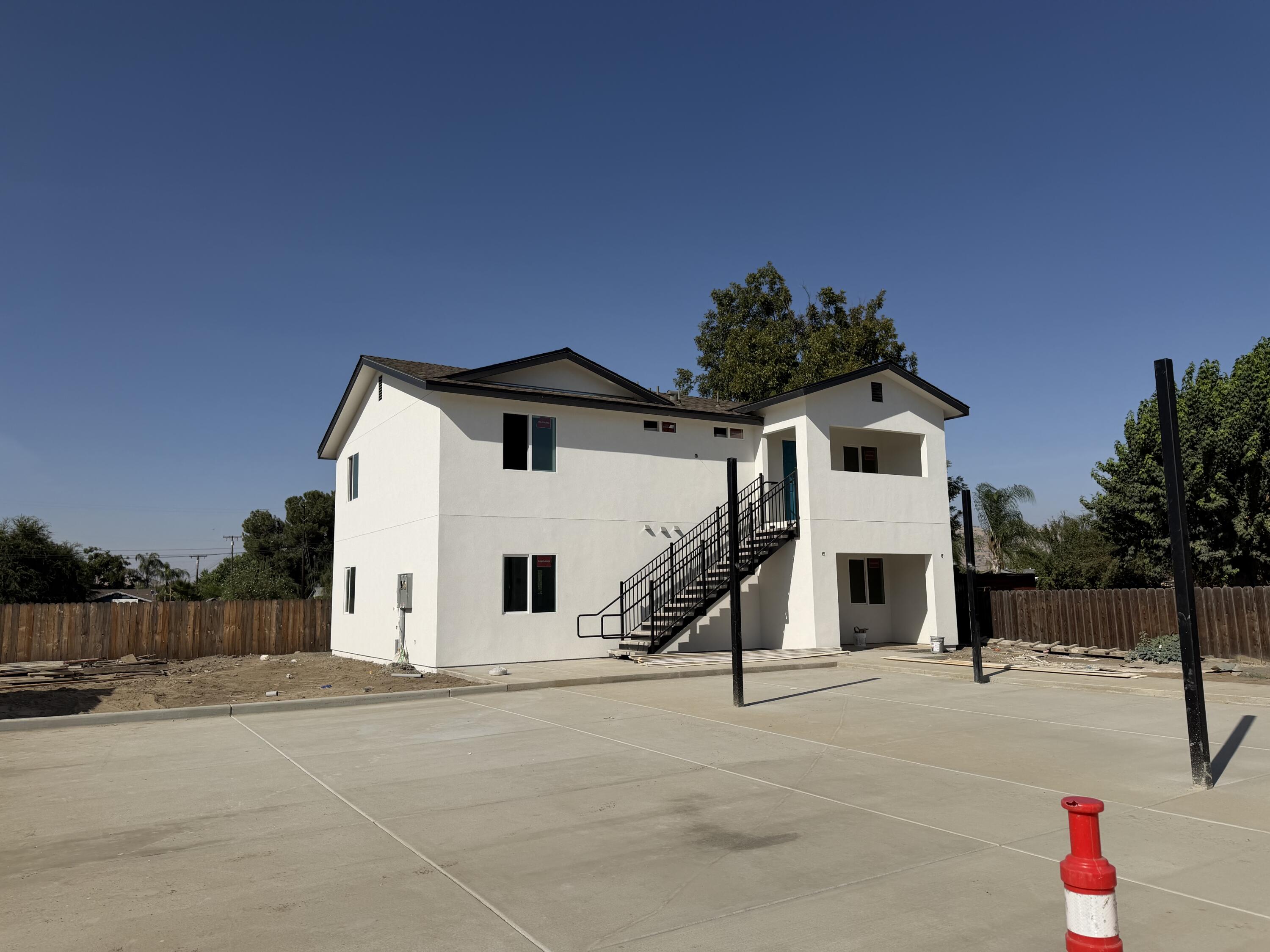 168 E Vandalia Ave, Porterville, CA 93257