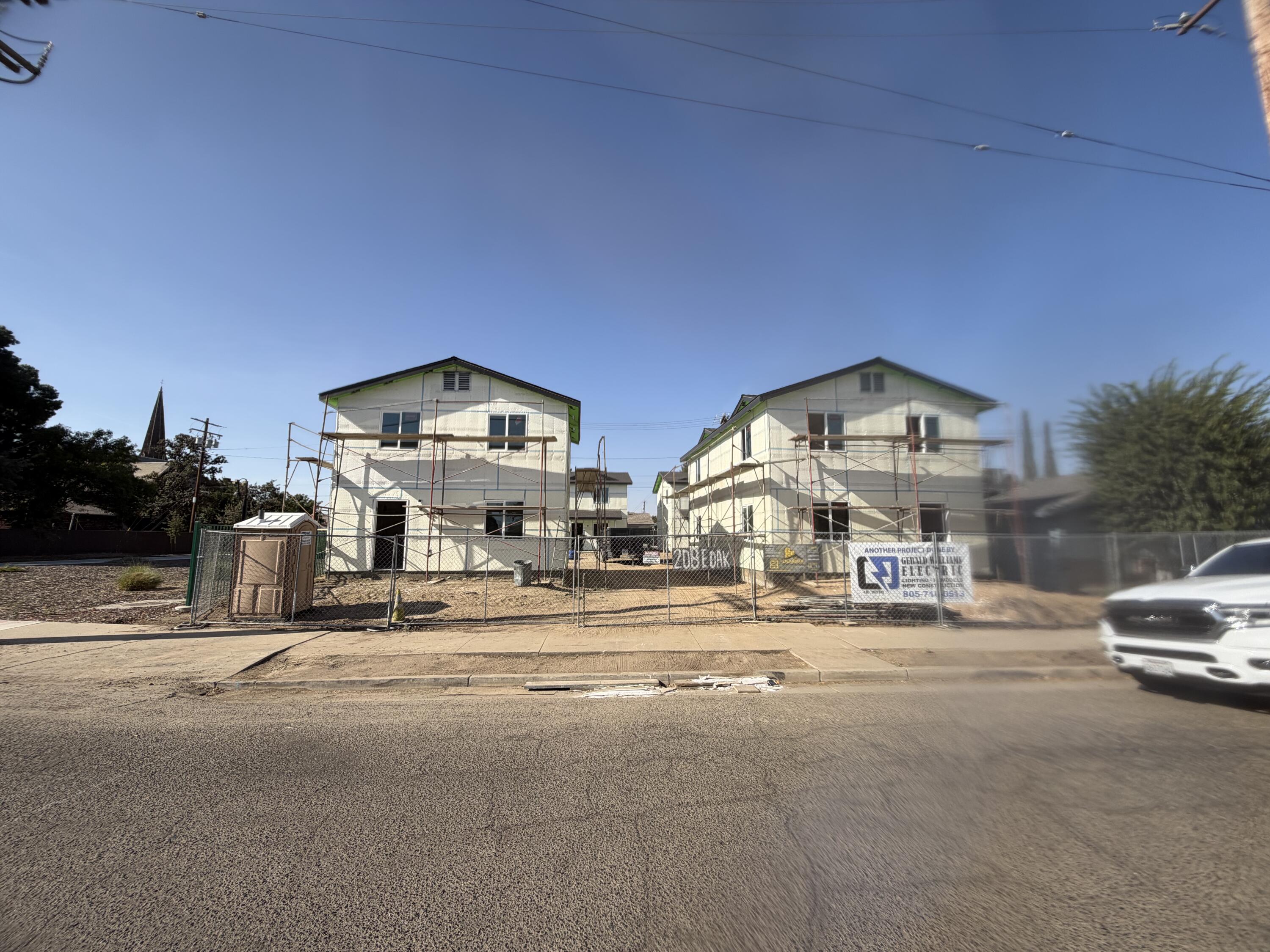 208 E Oak Ave, Porterville, CA 93257