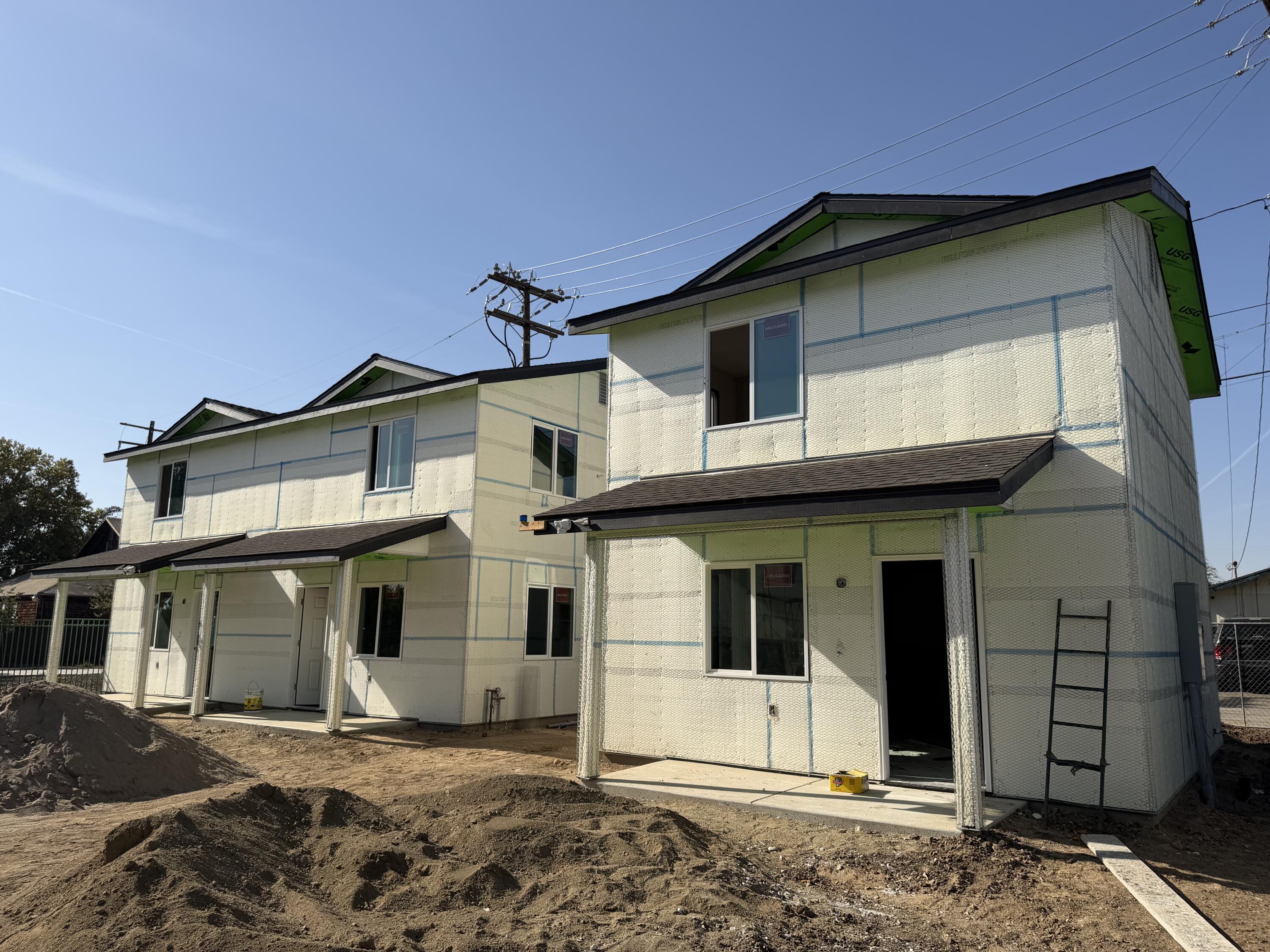 208 E Oak Ave, Porterville, CA 93257