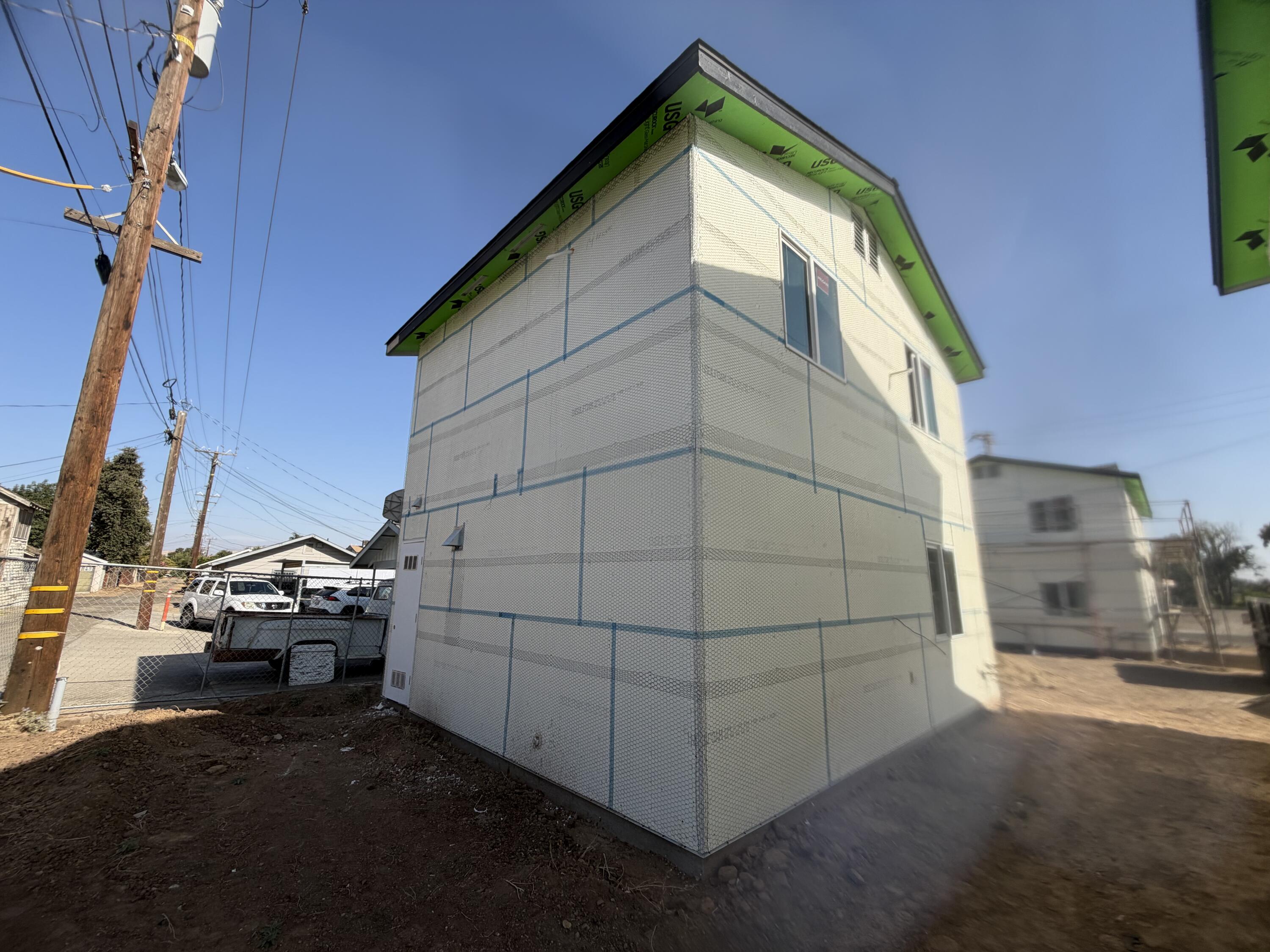 208 E Oak Ave, Porterville, CA 93257