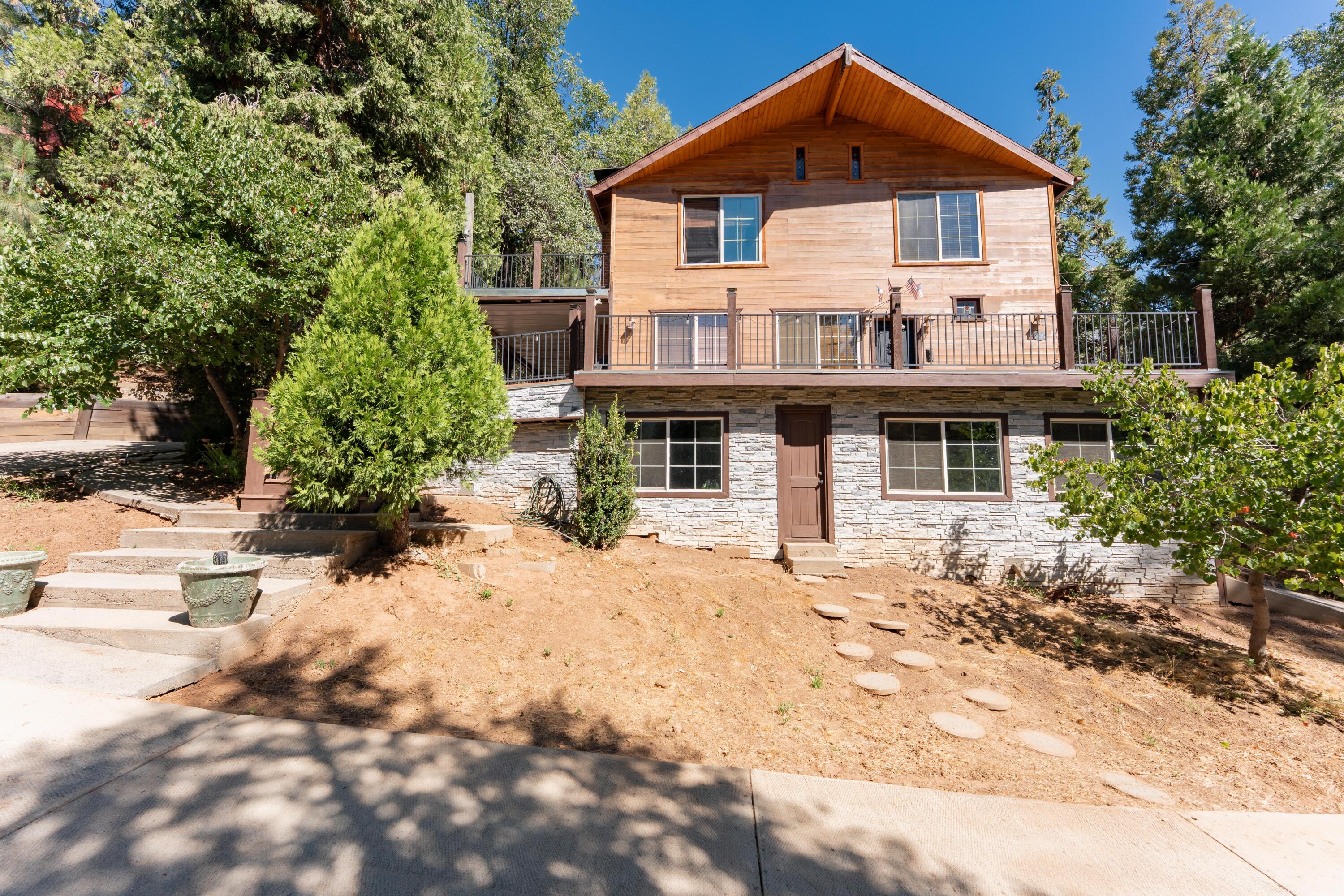 706 Loop Dr, Springville, CA 93265
