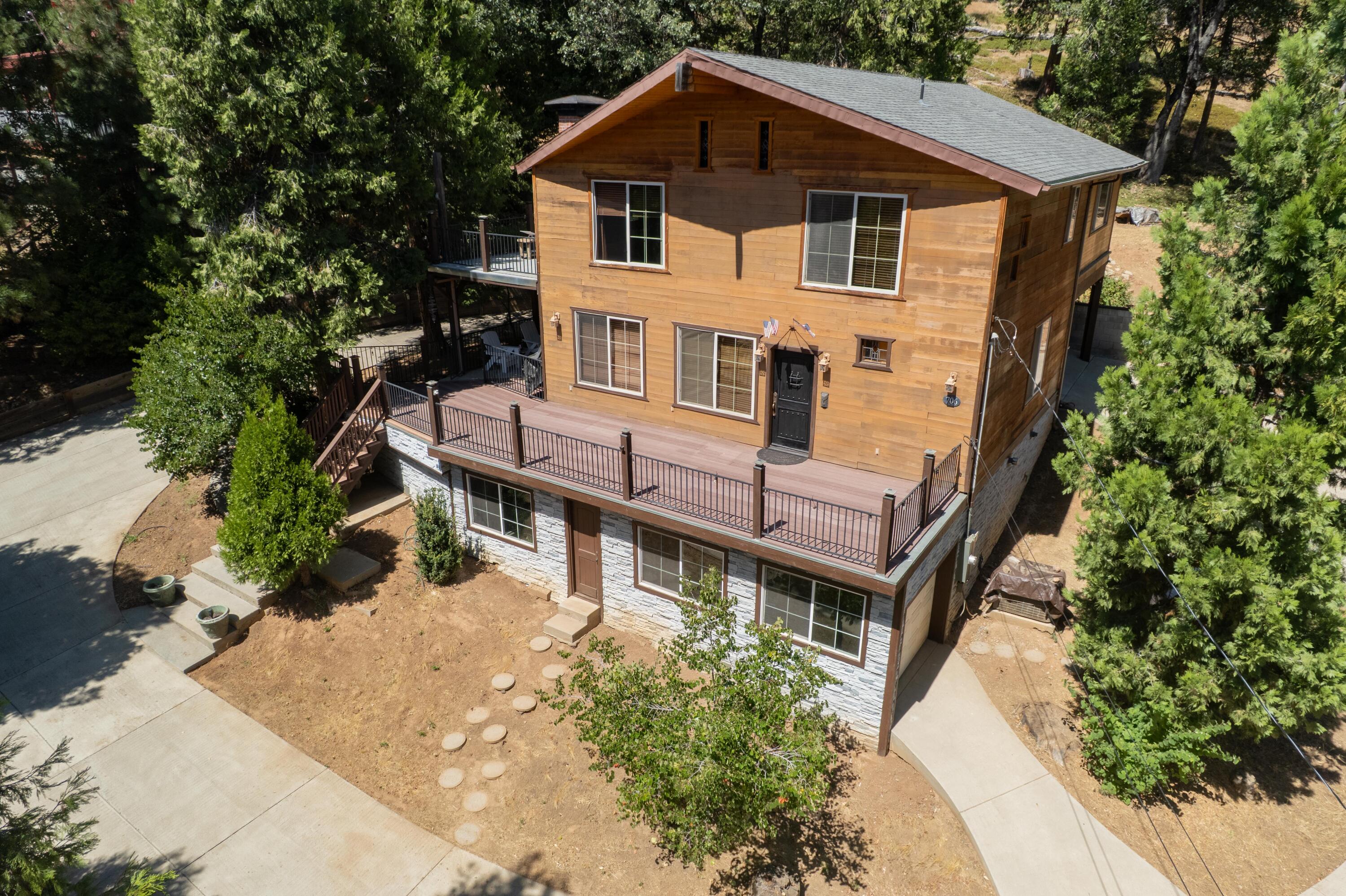 706 Loop Dr, Springville, CA 93265