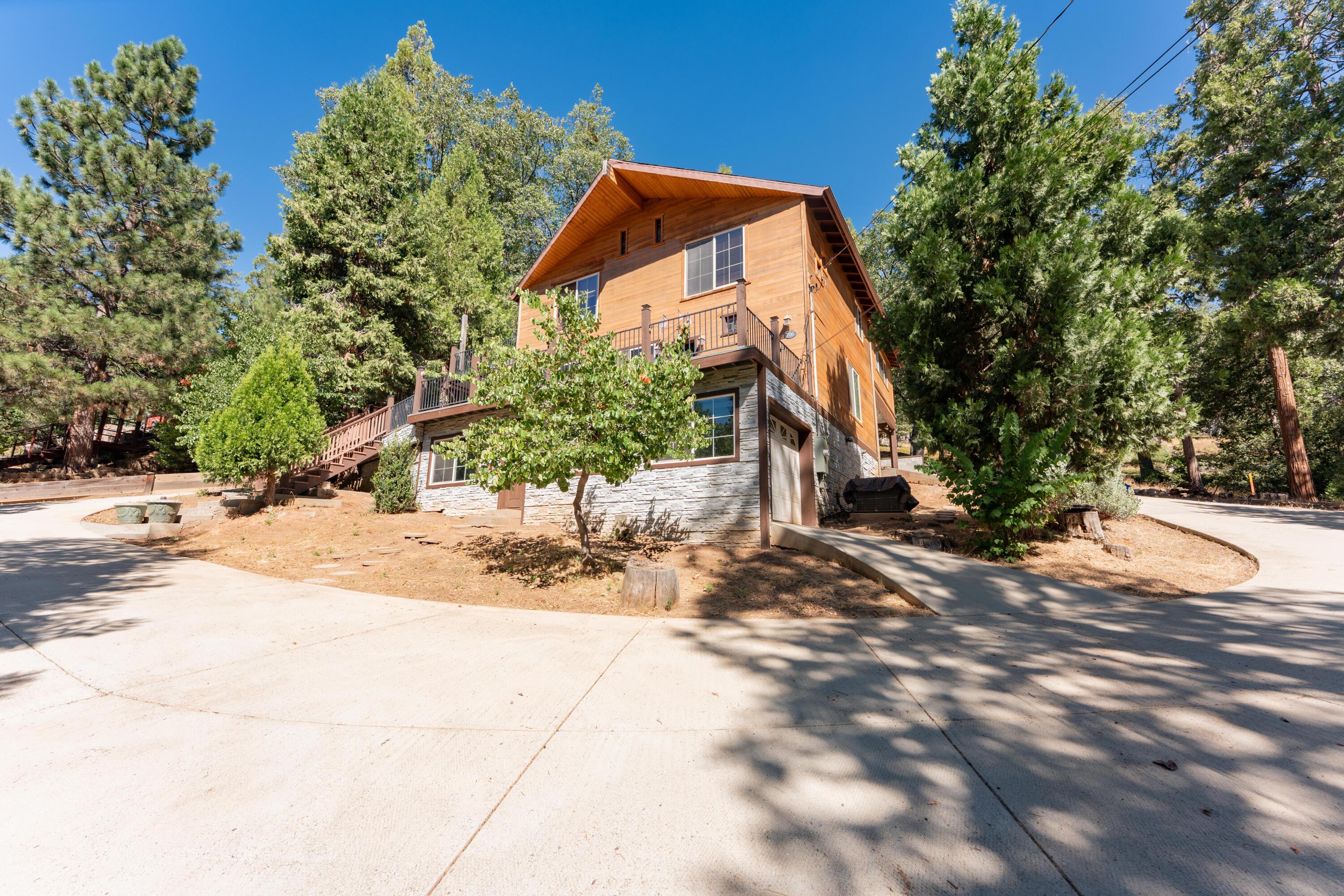 706 Loop Dr, Springville, CA 93265
