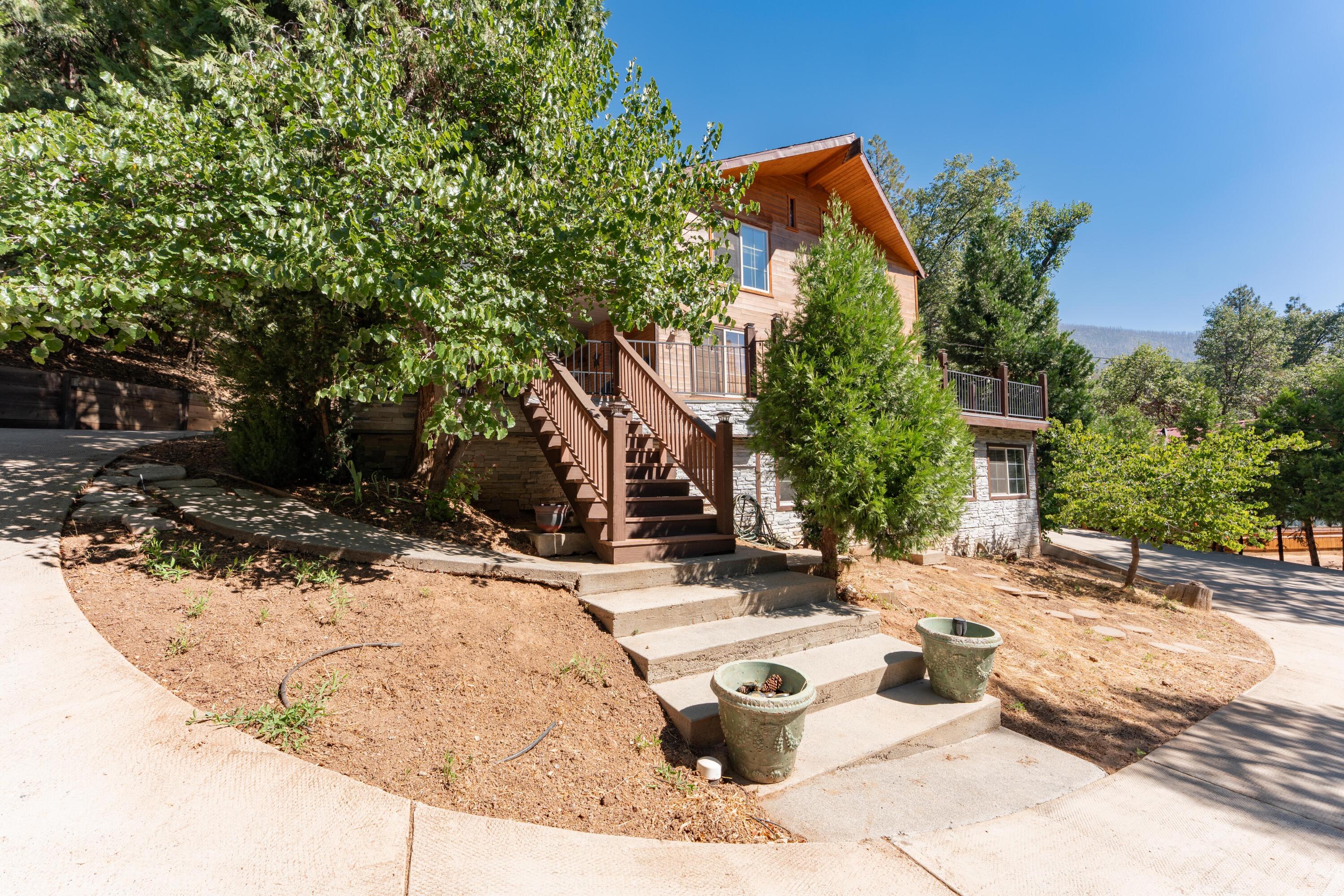 706 Loop Dr, Springville, CA 93265