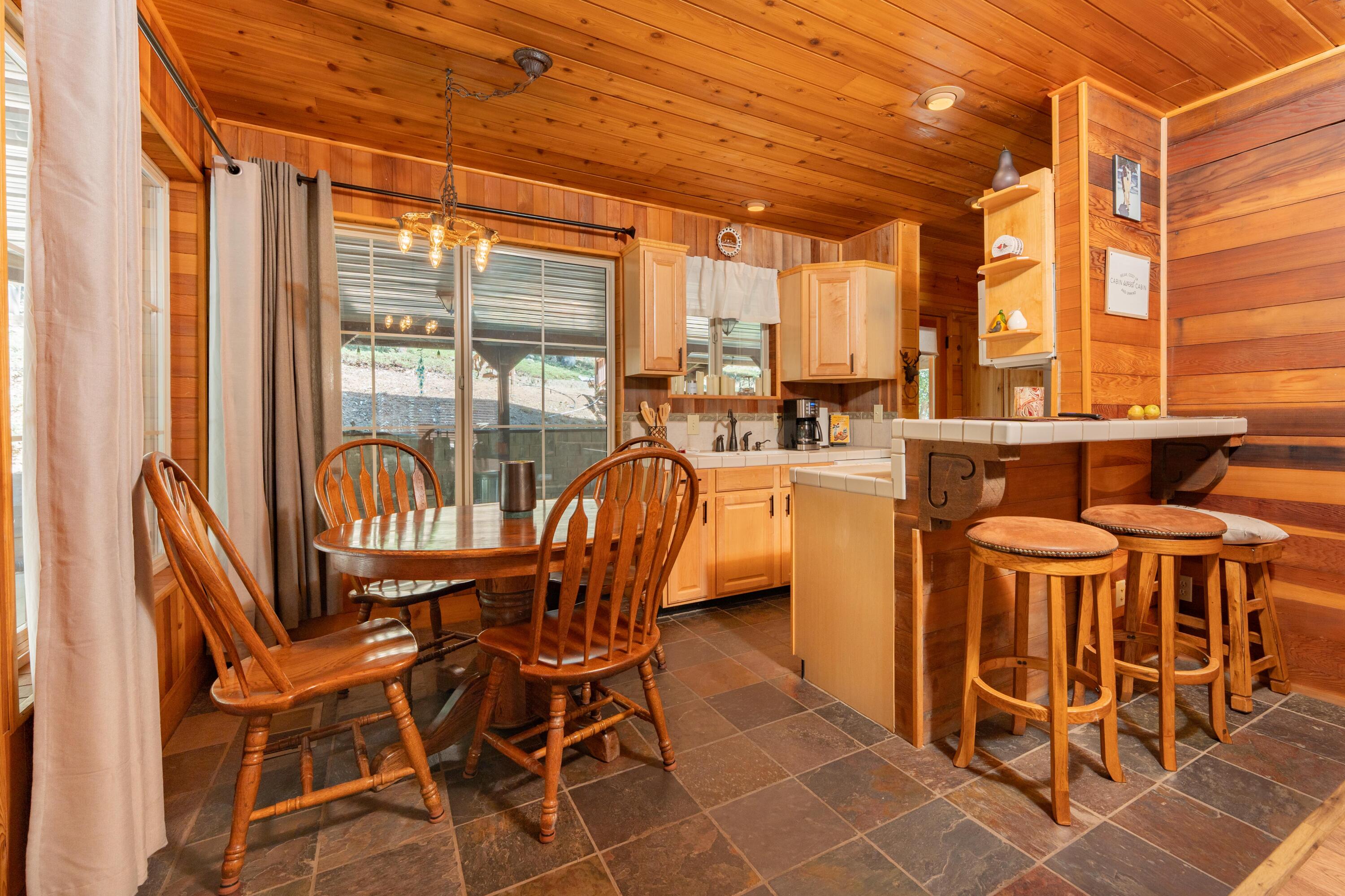 706 Loop Dr, Springville, CA 93265