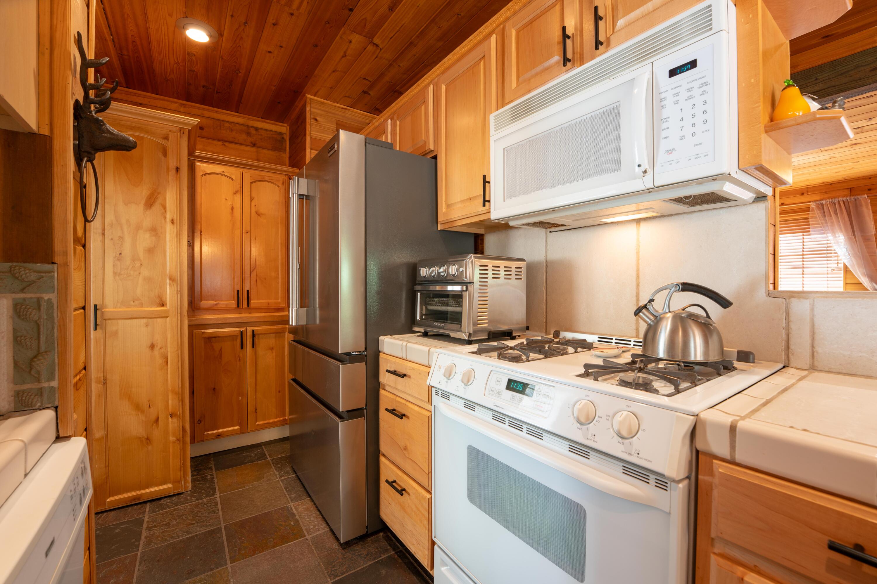706 Loop Dr, Springville, CA 93265