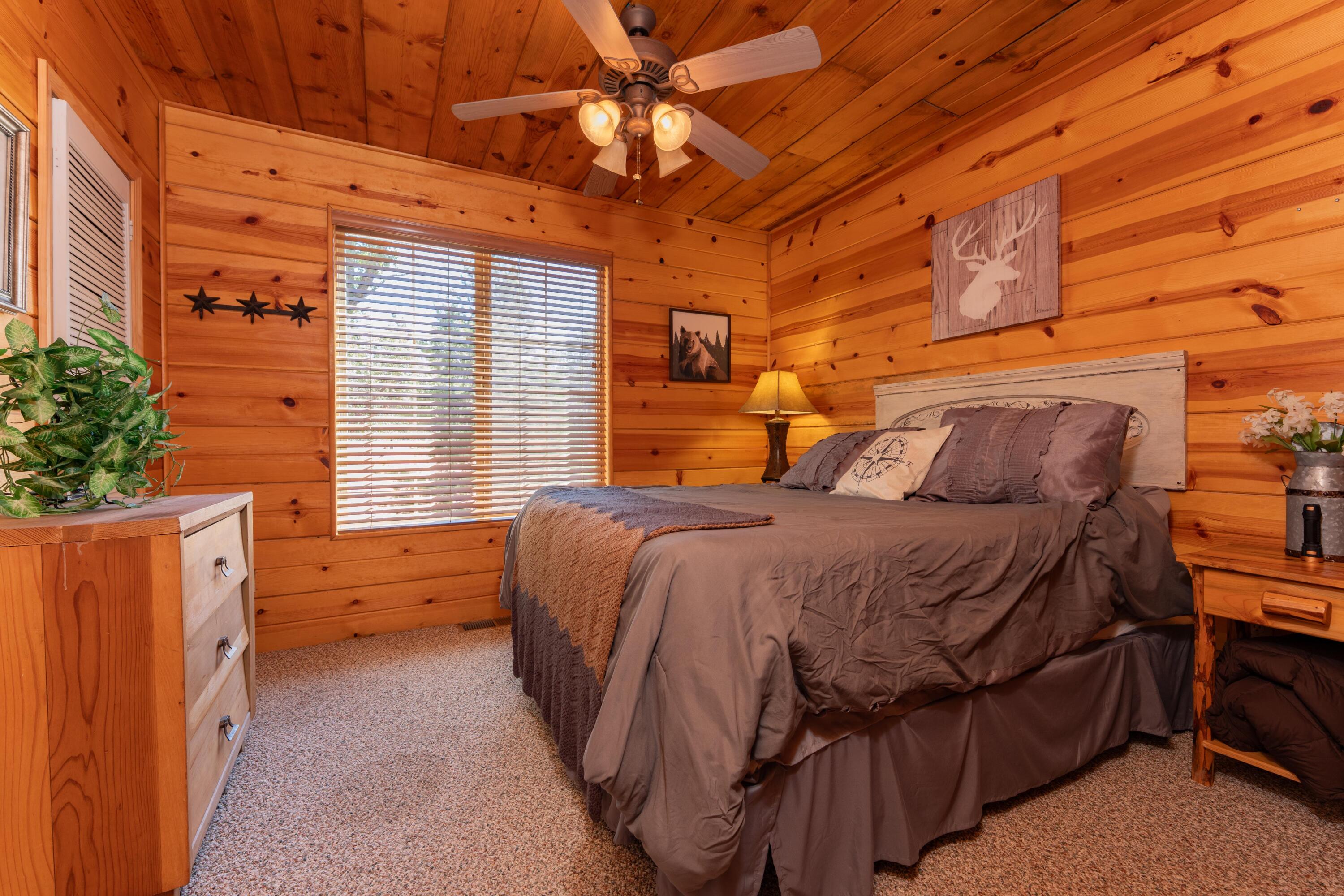 706 Loop Dr, Springville, CA 93265