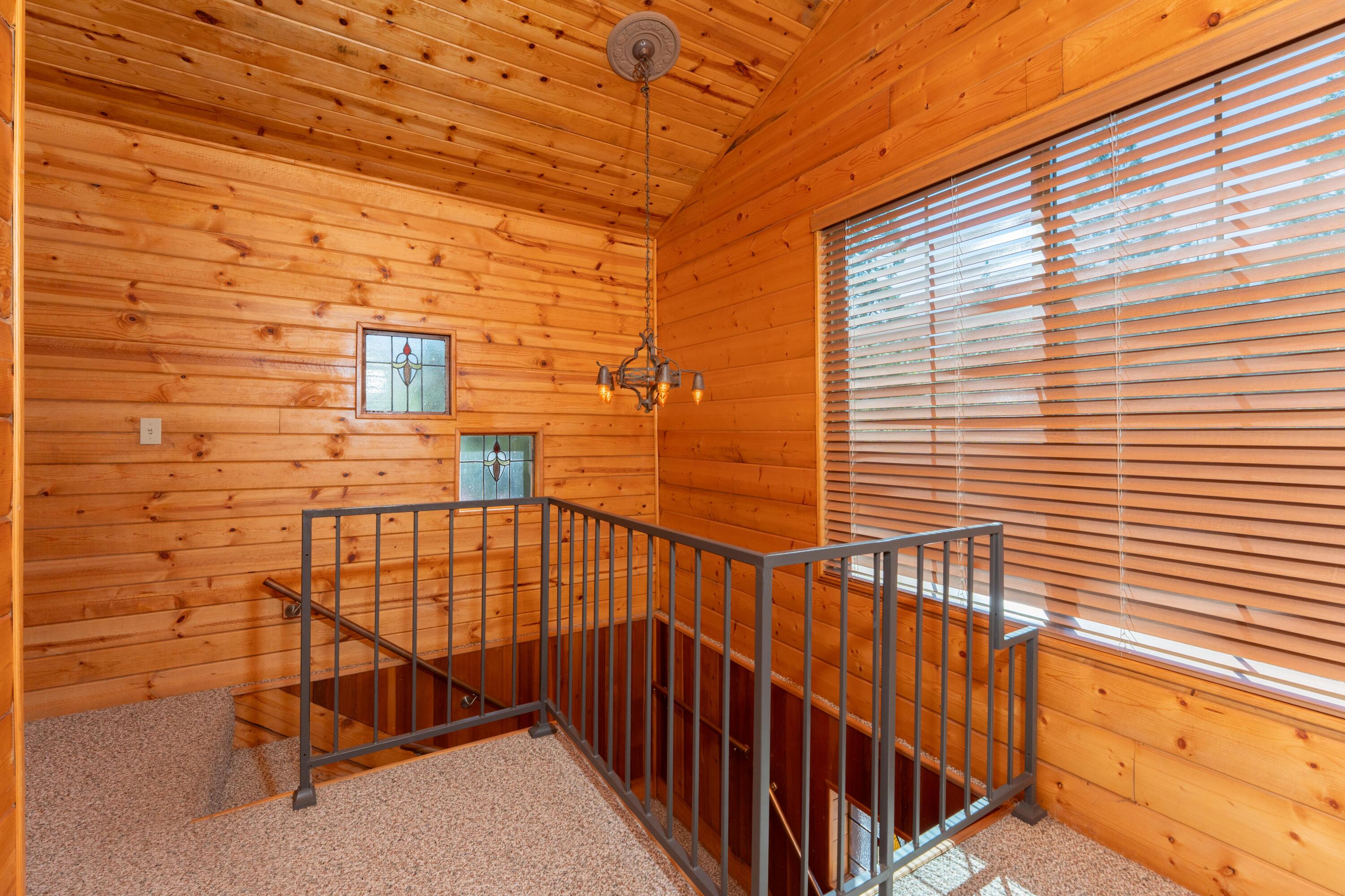 706 Loop Dr, Springville, CA 93265