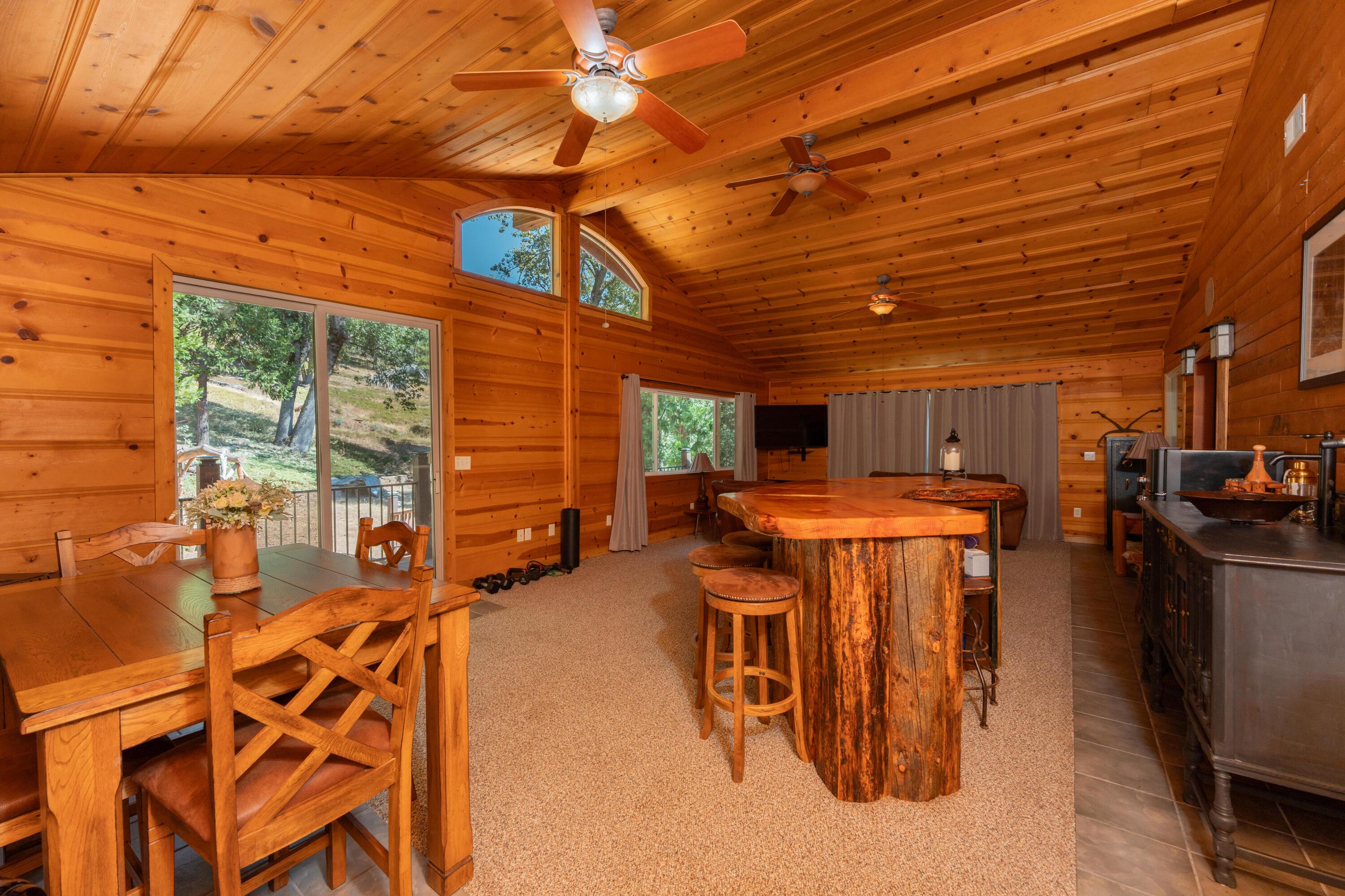 706 Loop Dr, Springville, CA 93265