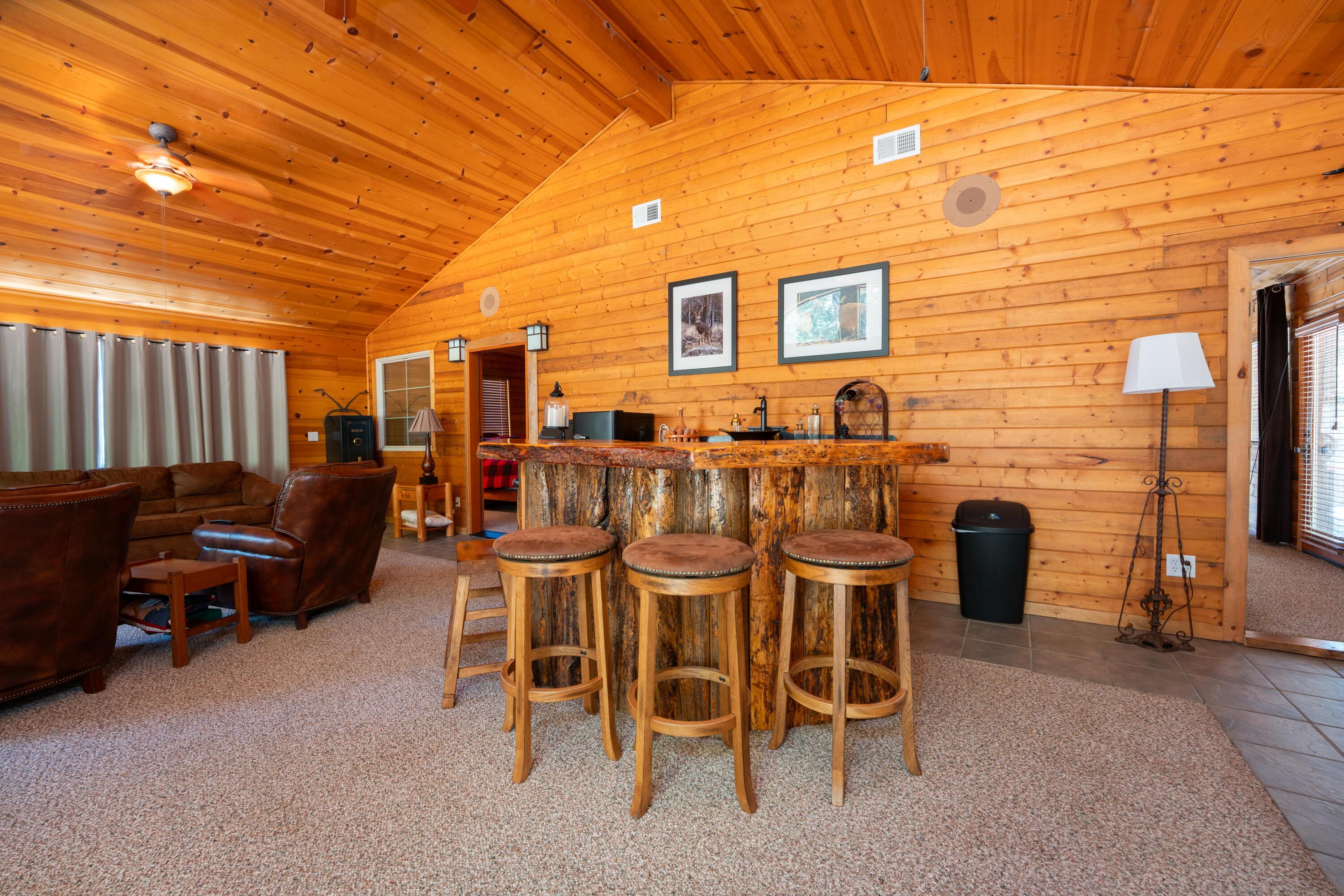 706 Loop Dr, Springville, CA 93265
